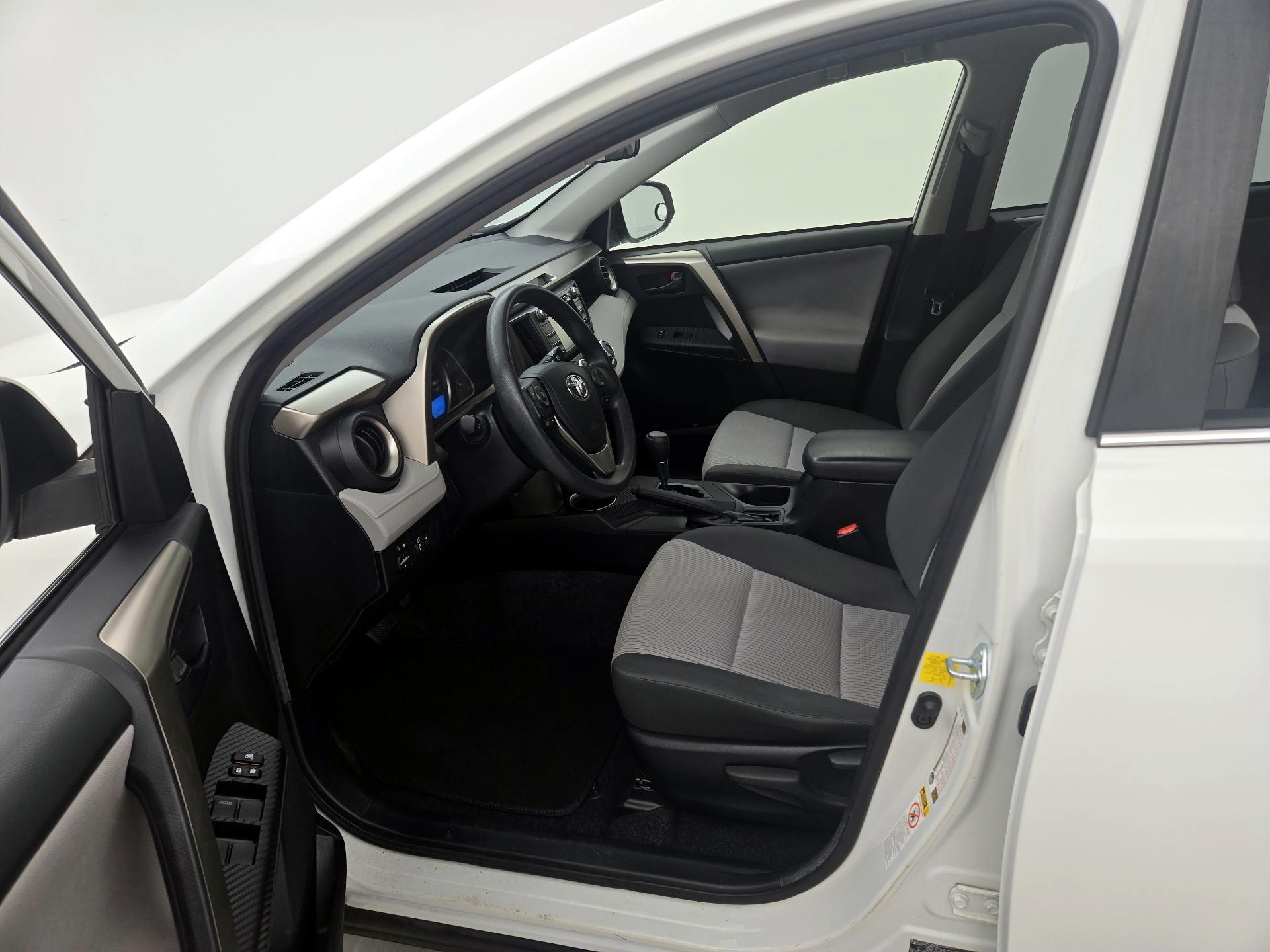 Thumbnail: 2015 Toyota RAV4 - 11