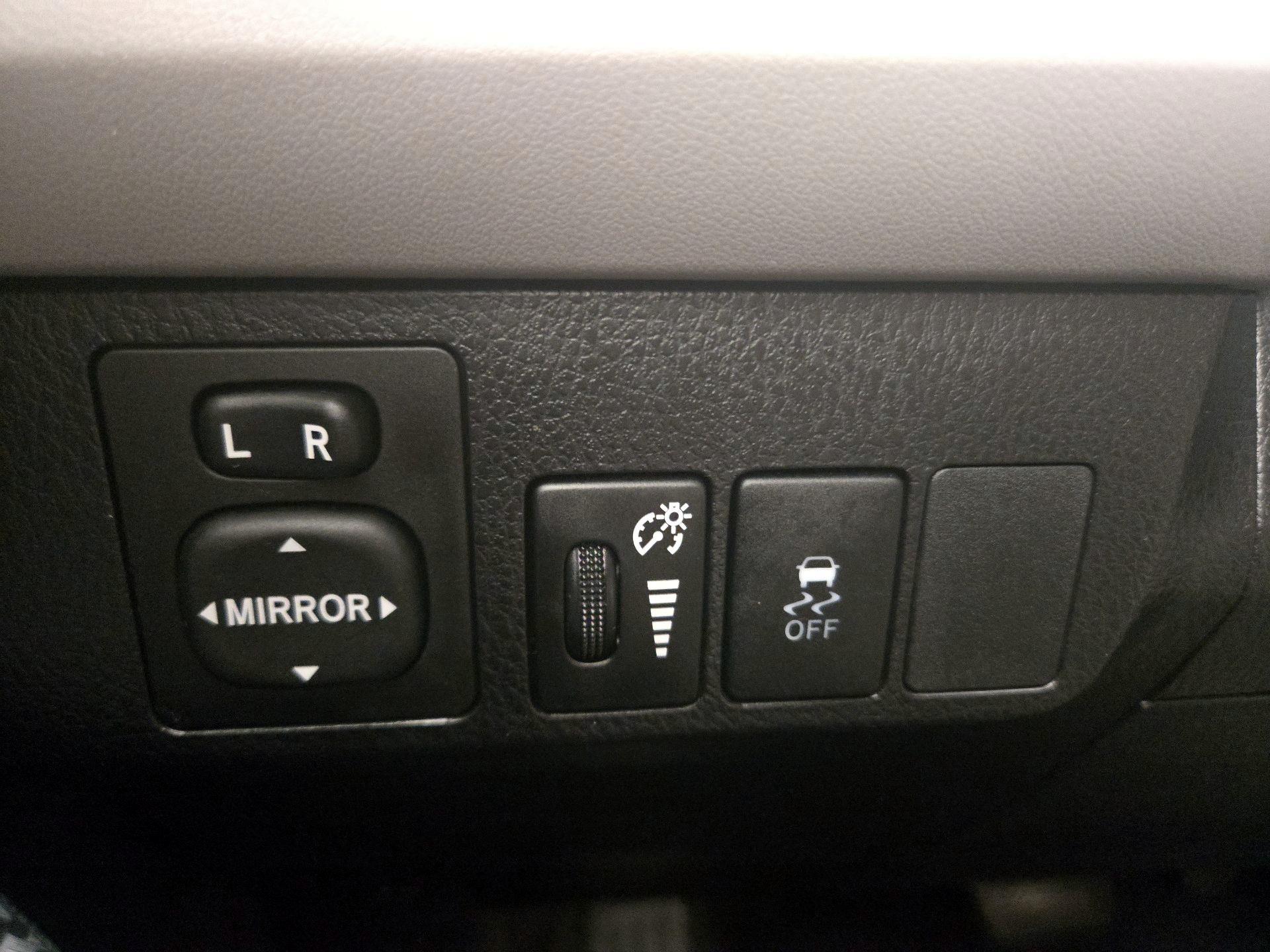 Thumbnail: 2015 Toyota RAV4 - 13