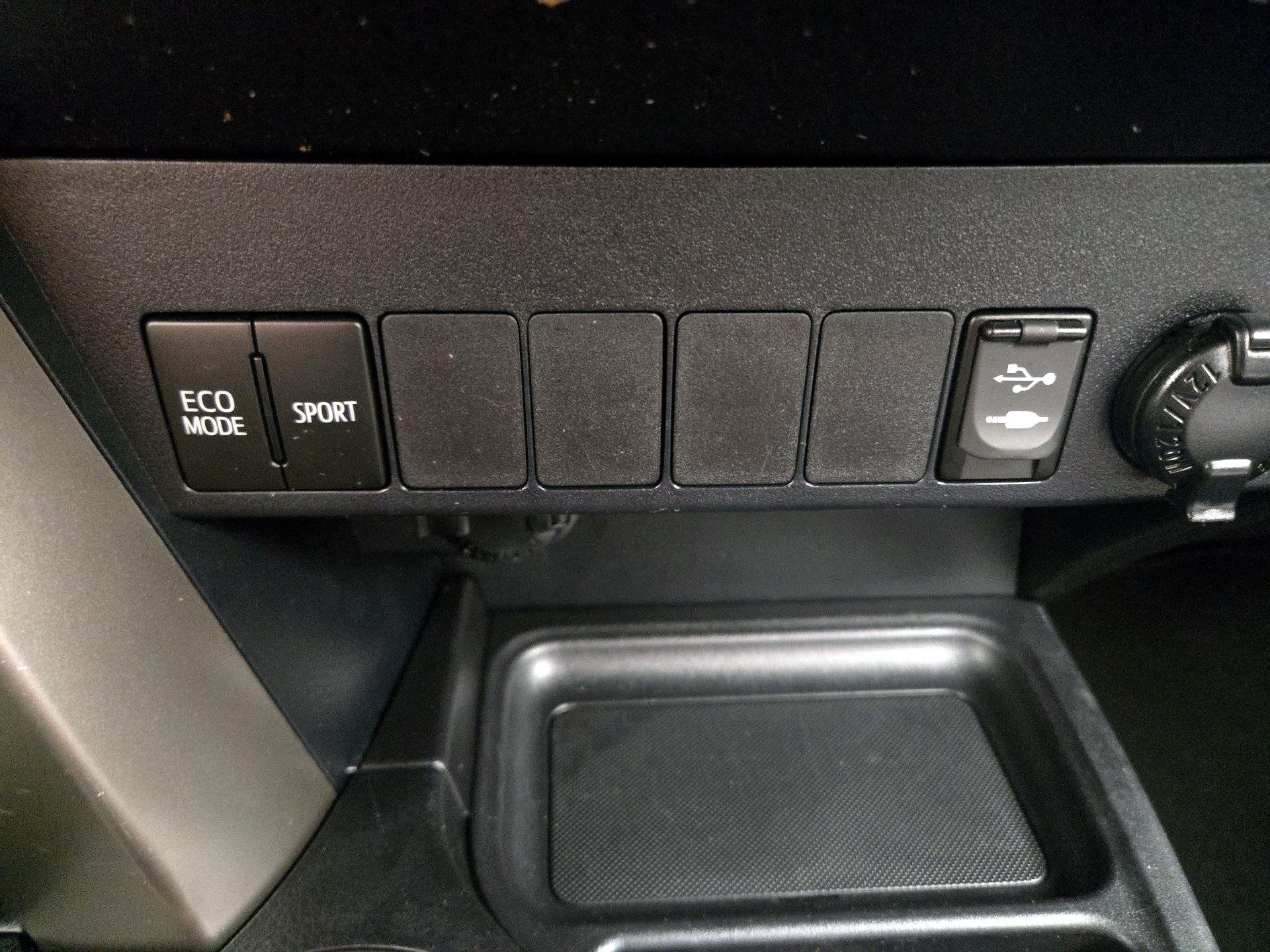 Thumbnail: 2015 Toyota RAV4 - 18