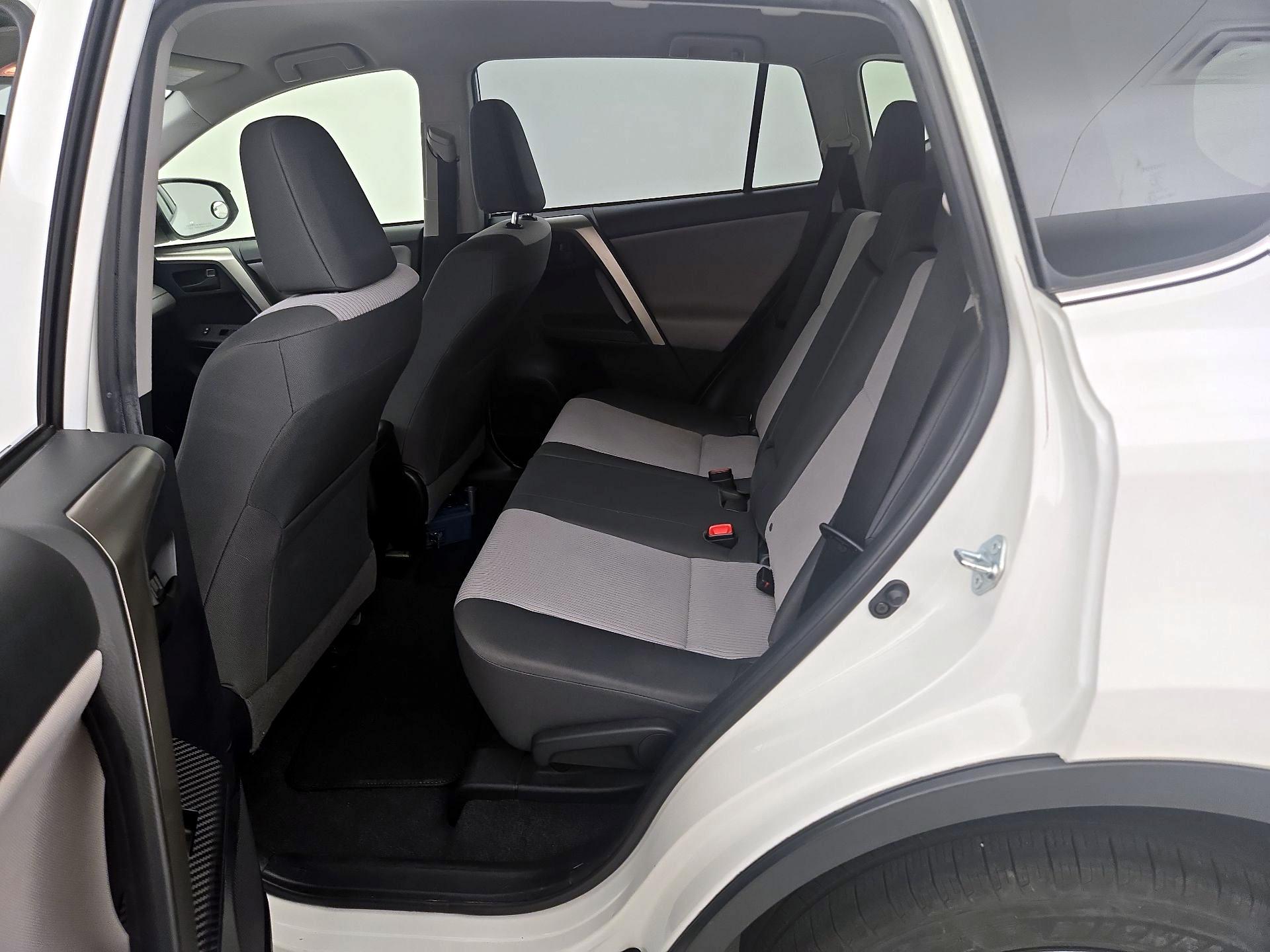 Thumbnail: 2015 Toyota RAV4 - 19