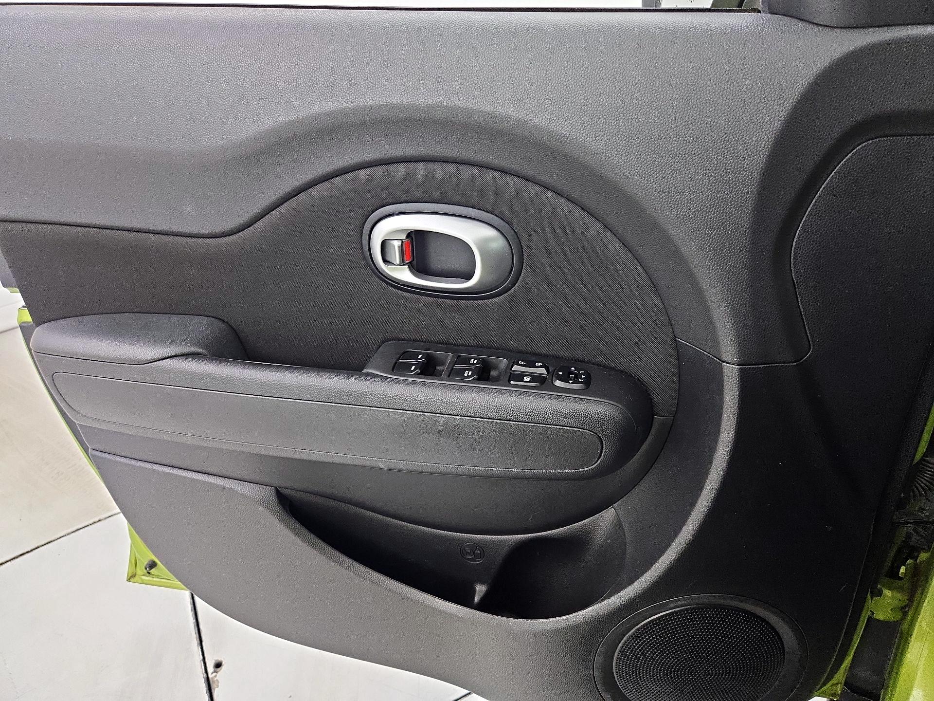Thumbnail: 2016 Kia Soul - 12