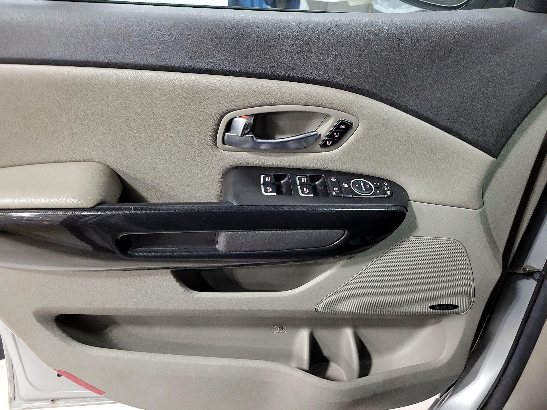 Thumbnail: 2015 Kia Sedona - 12