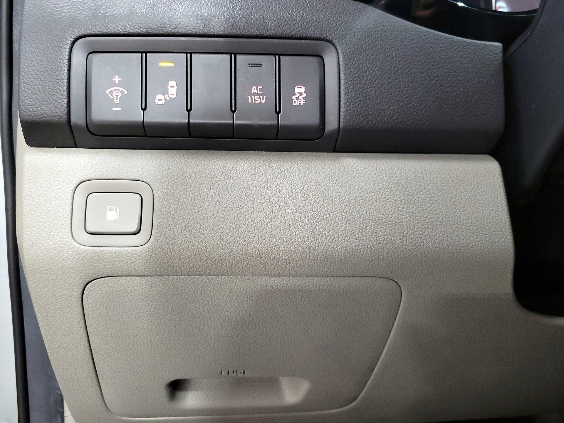 Thumbnail: 2015 Kia Sedona - 13