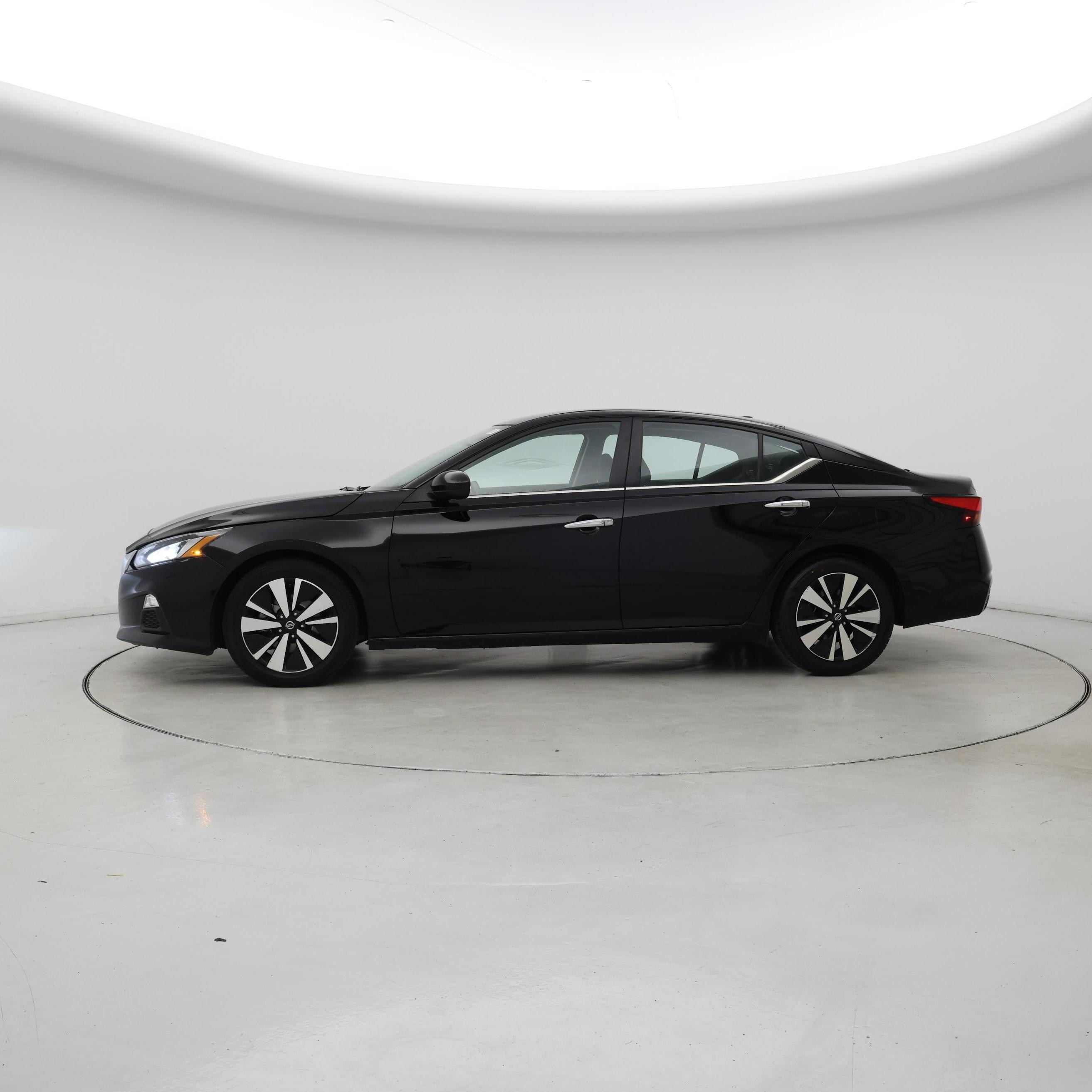 Thumbnail: 2022 Nissan Altima - 3
