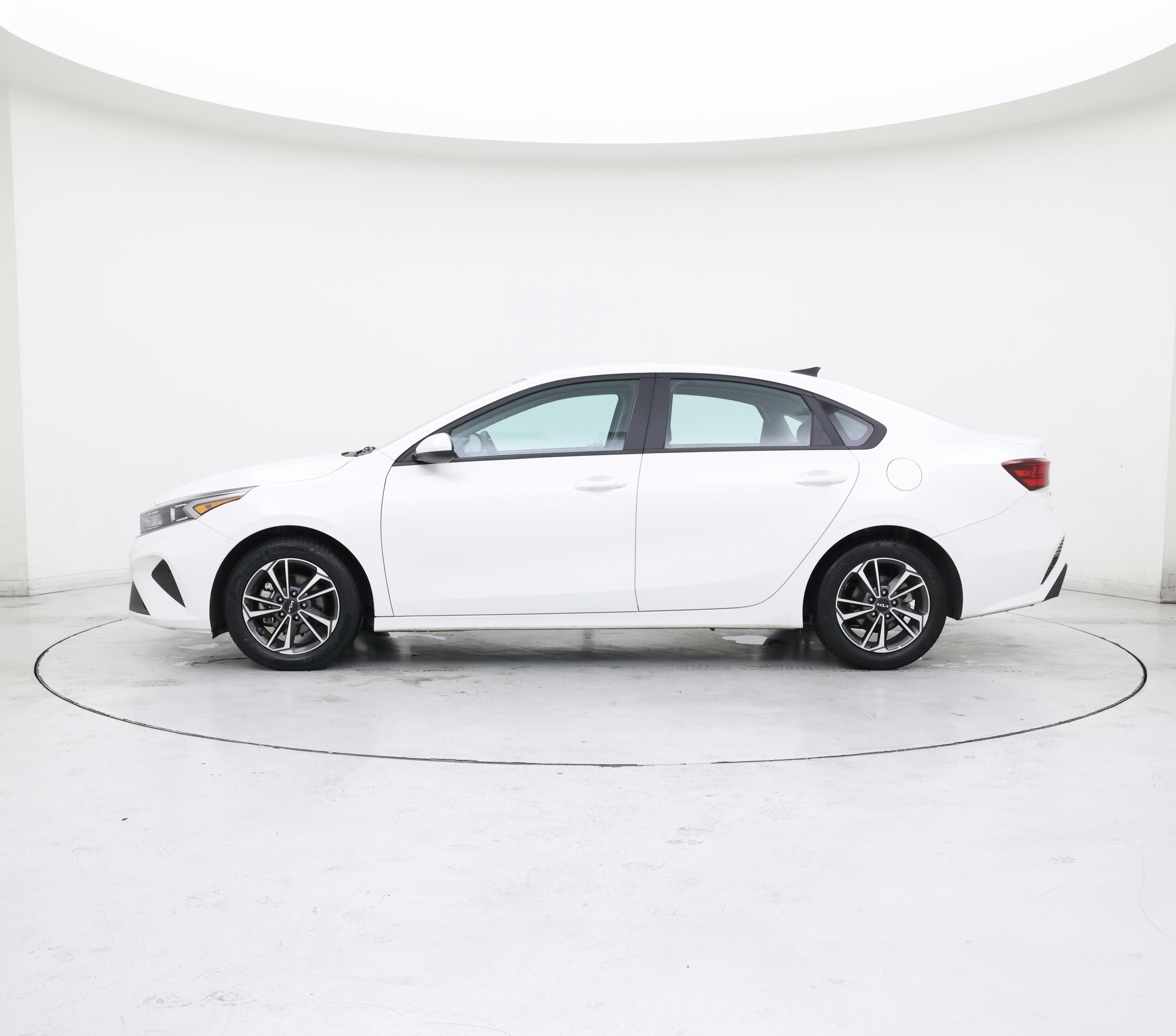 Thumbnail: 2023 Kia Forte - 3