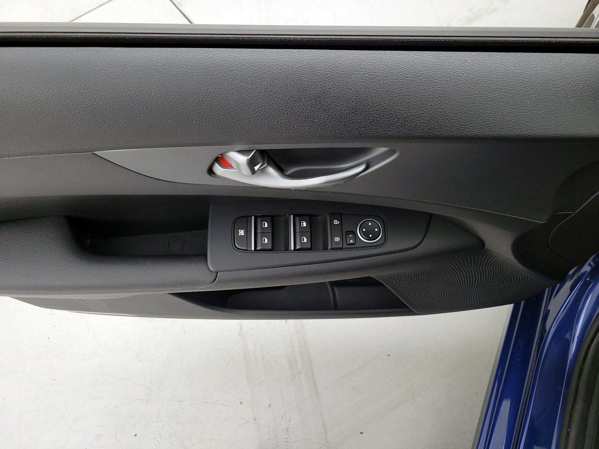 Thumbnail: 2021 Kia Forte - 12