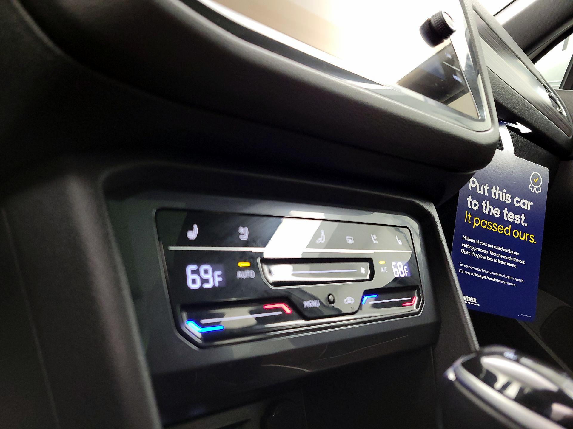 Thumbnail: 2022 Volkswagen Tiguan - 17