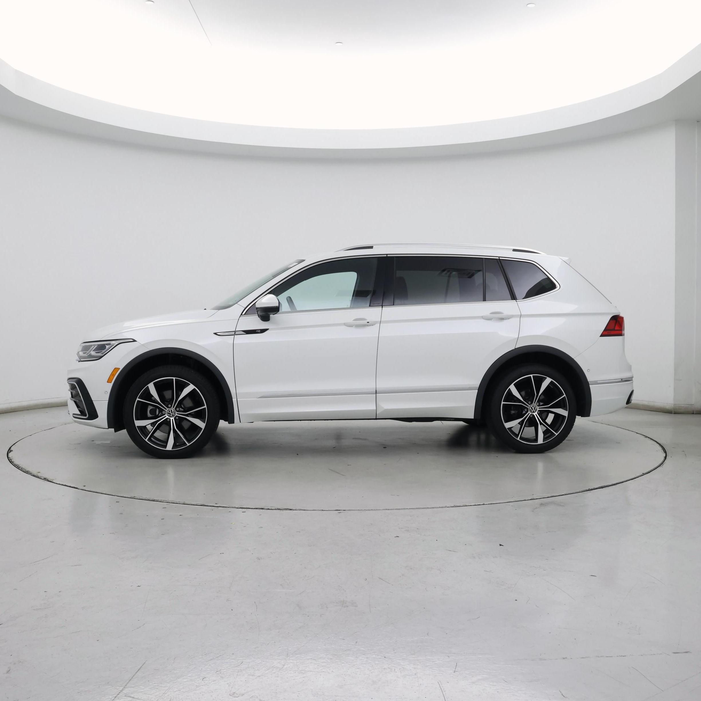 Thumbnail: 2022 Volkswagen Tiguan - 3