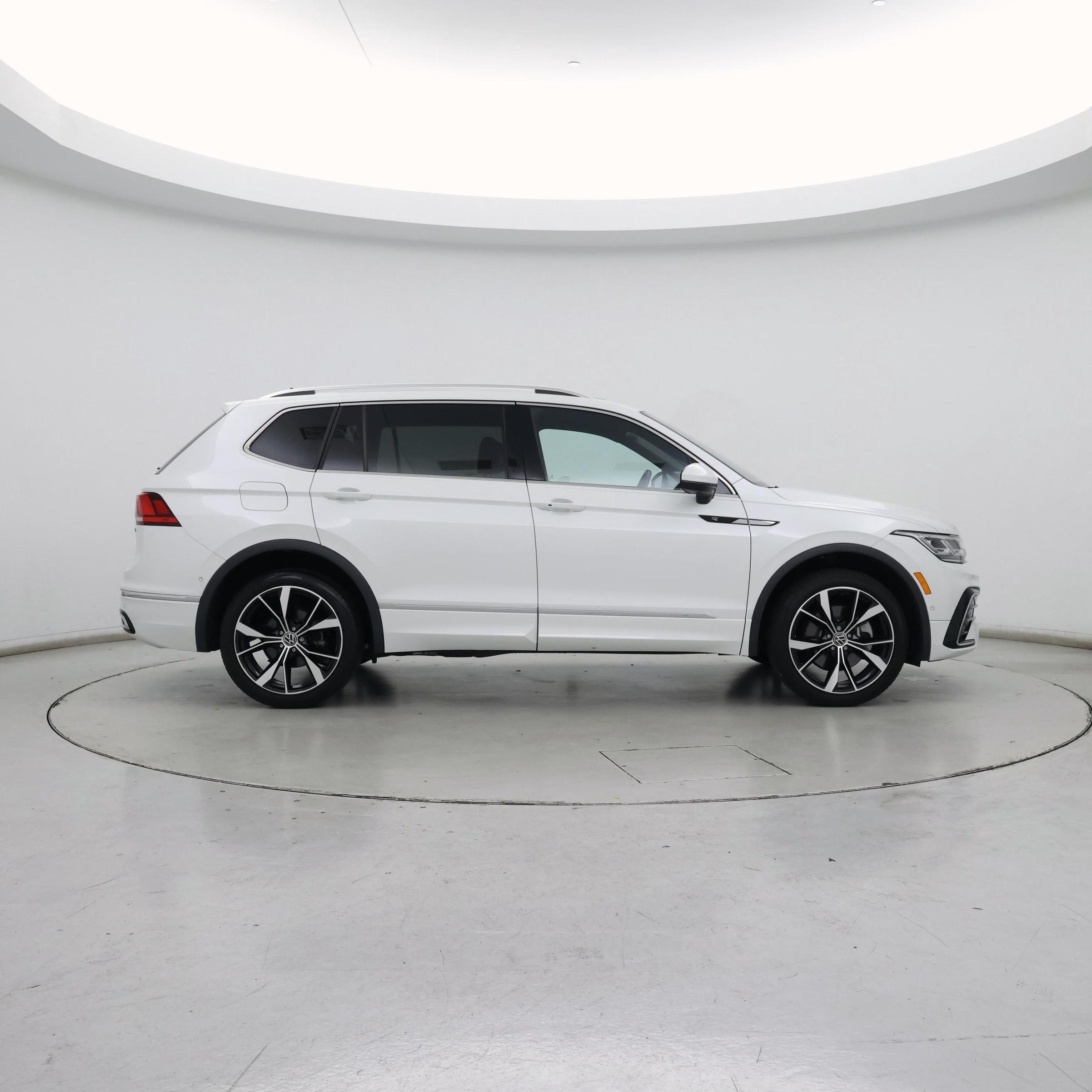 Thumbnail: 2022 Volkswagen Tiguan - 7