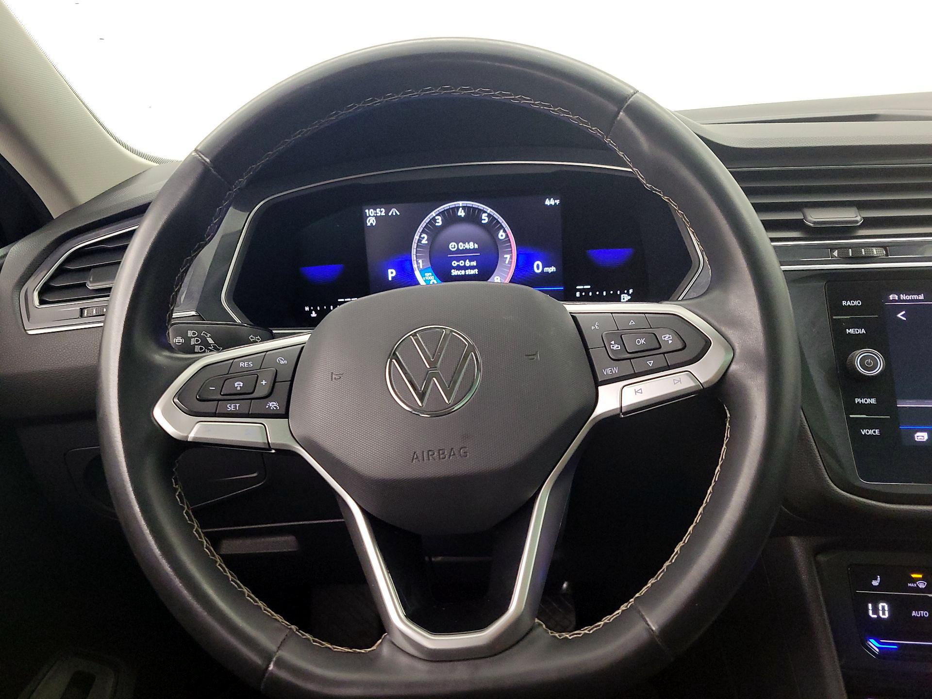 Thumbnail: 2022 Volkswagen Tiguan - 10