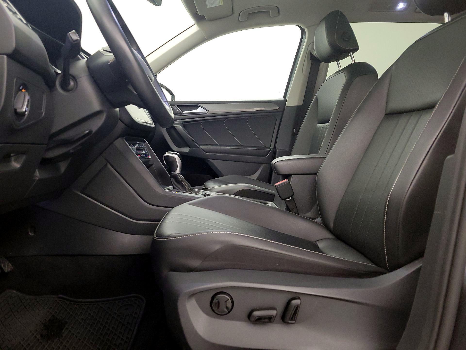 Thumbnail: 2022 Volkswagen Tiguan - 11