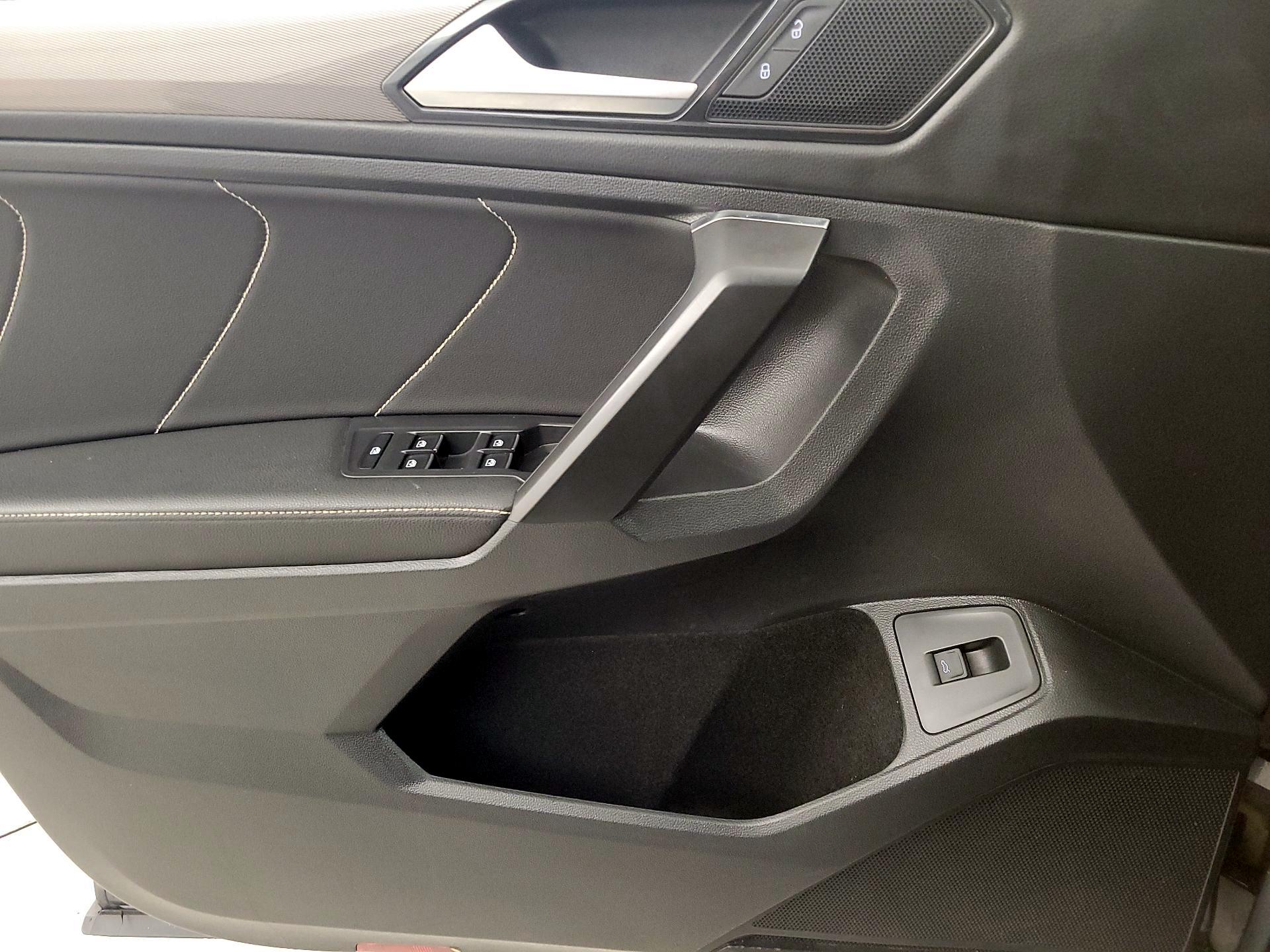 Thumbnail: 2022 Volkswagen Tiguan - 12