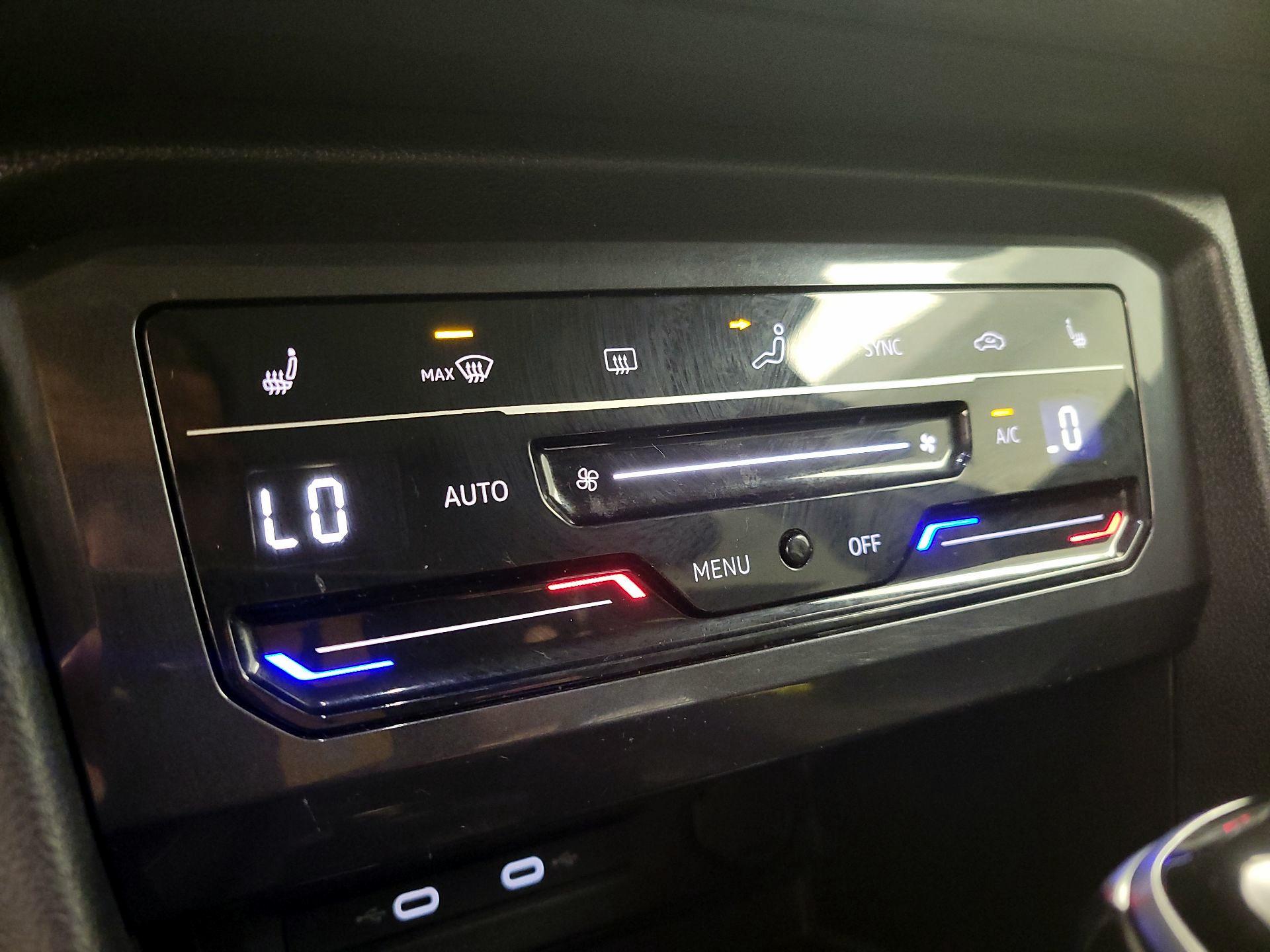 Thumbnail: 2022 Volkswagen Tiguan - 17