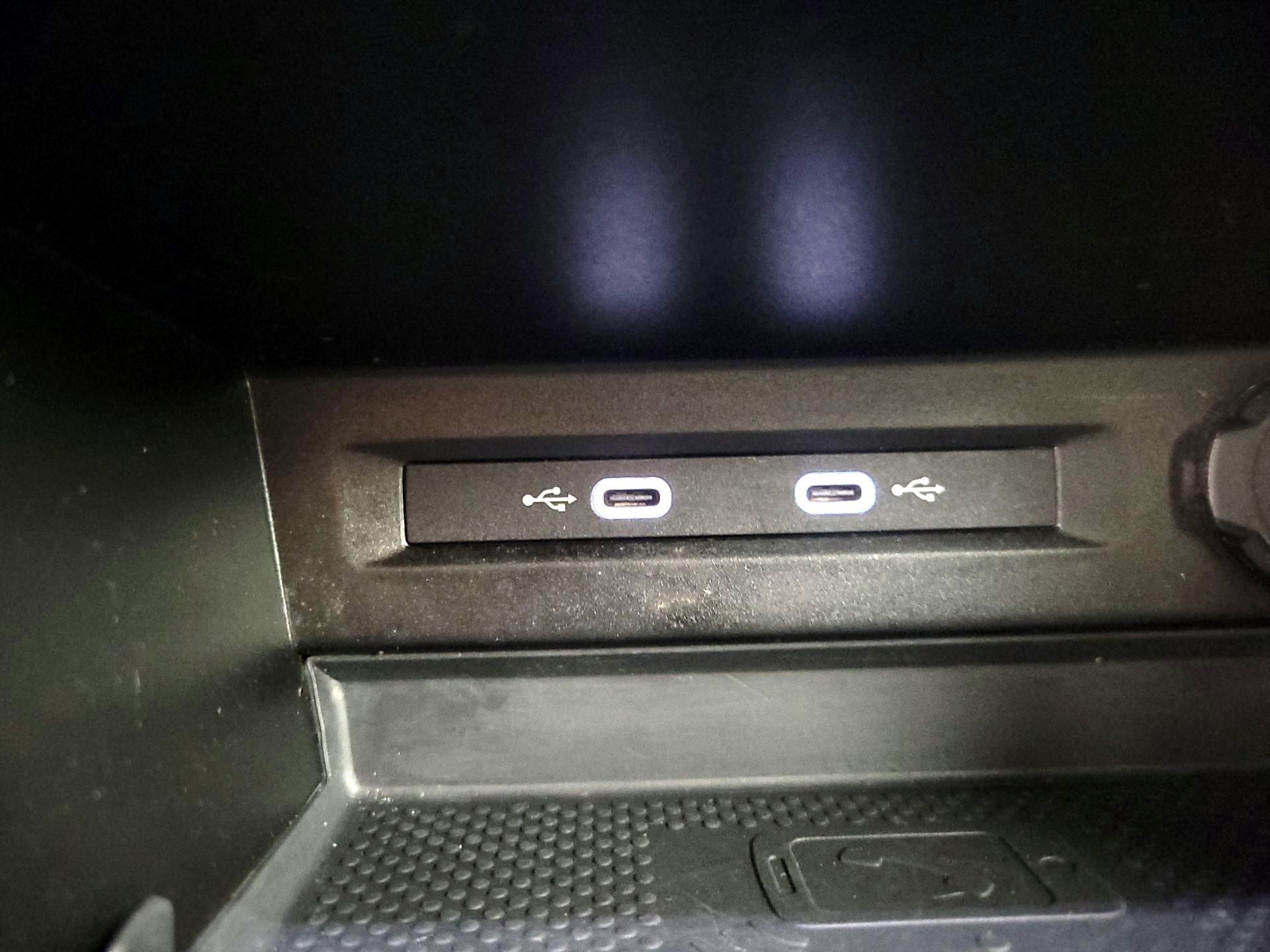 Thumbnail: 2022 Volkswagen Tiguan - 18