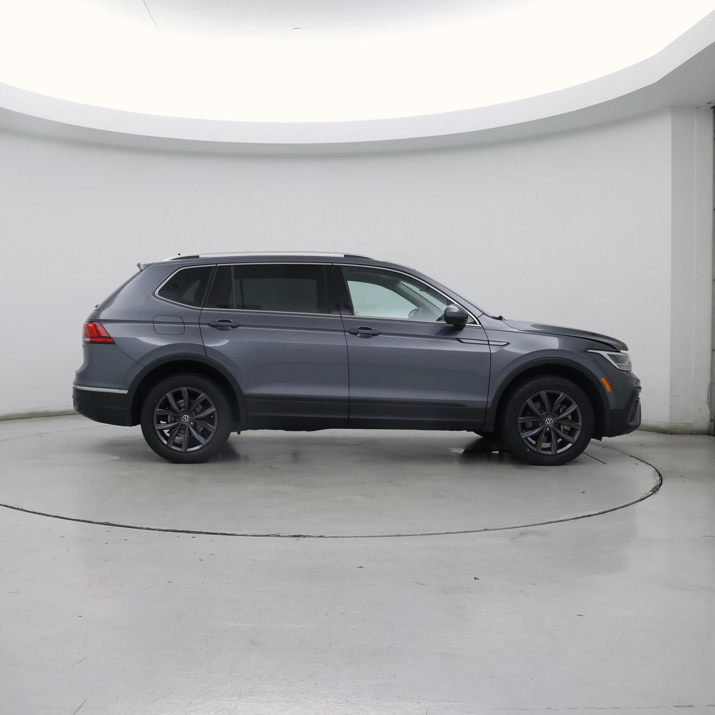 Thumbnail: 2022 Volkswagen Tiguan - 7