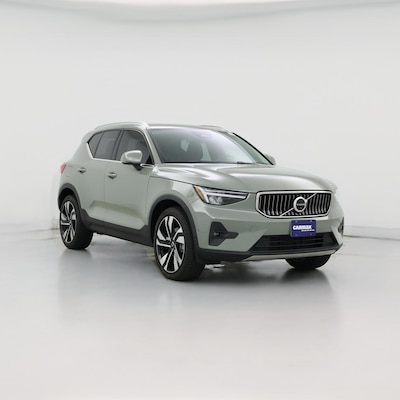 Green 2023 Volvo XC40 B4 Plus Bright Theme