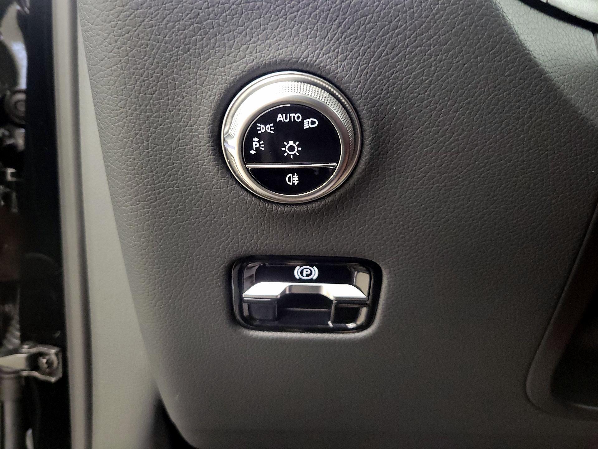 Thumbnail: 2025 Mercedes-Benz GLC - 13