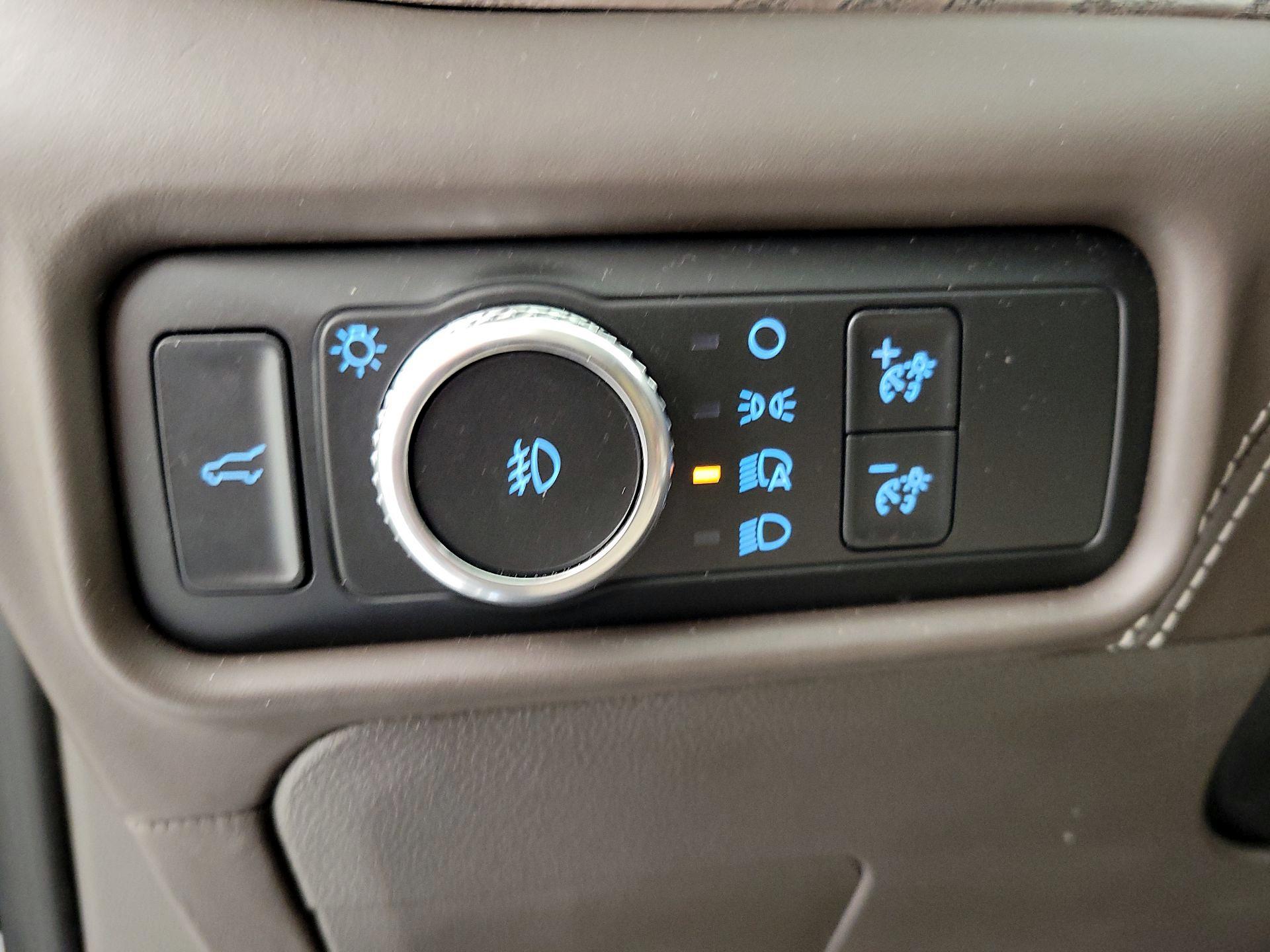 Thumbnail: 2020 Ford Explorer - 13