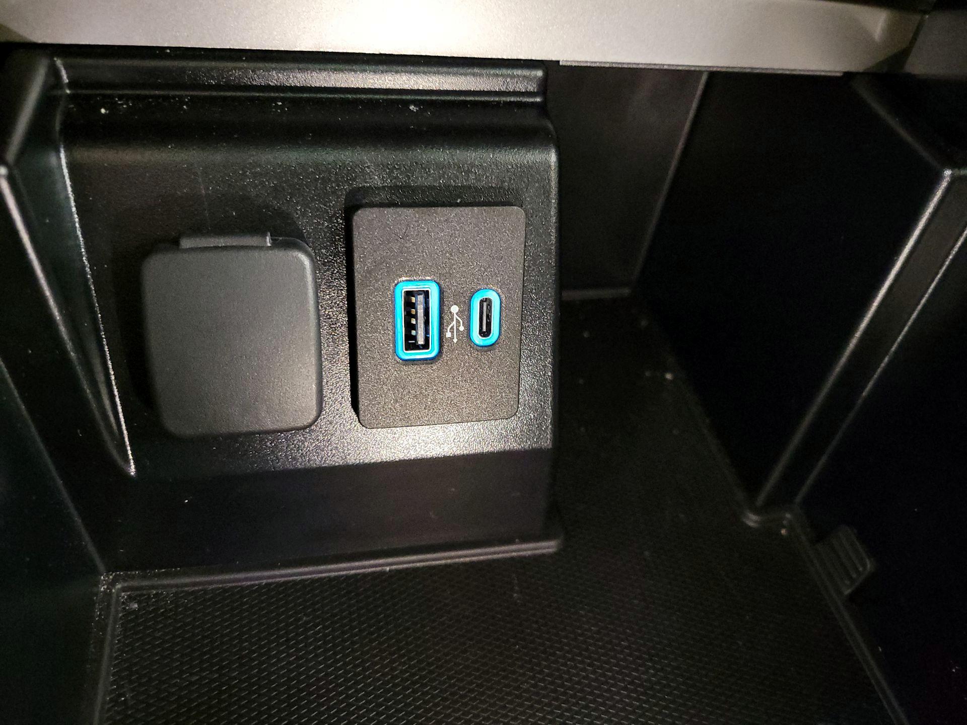 Thumbnail: 2020 Ford Explorer - 19