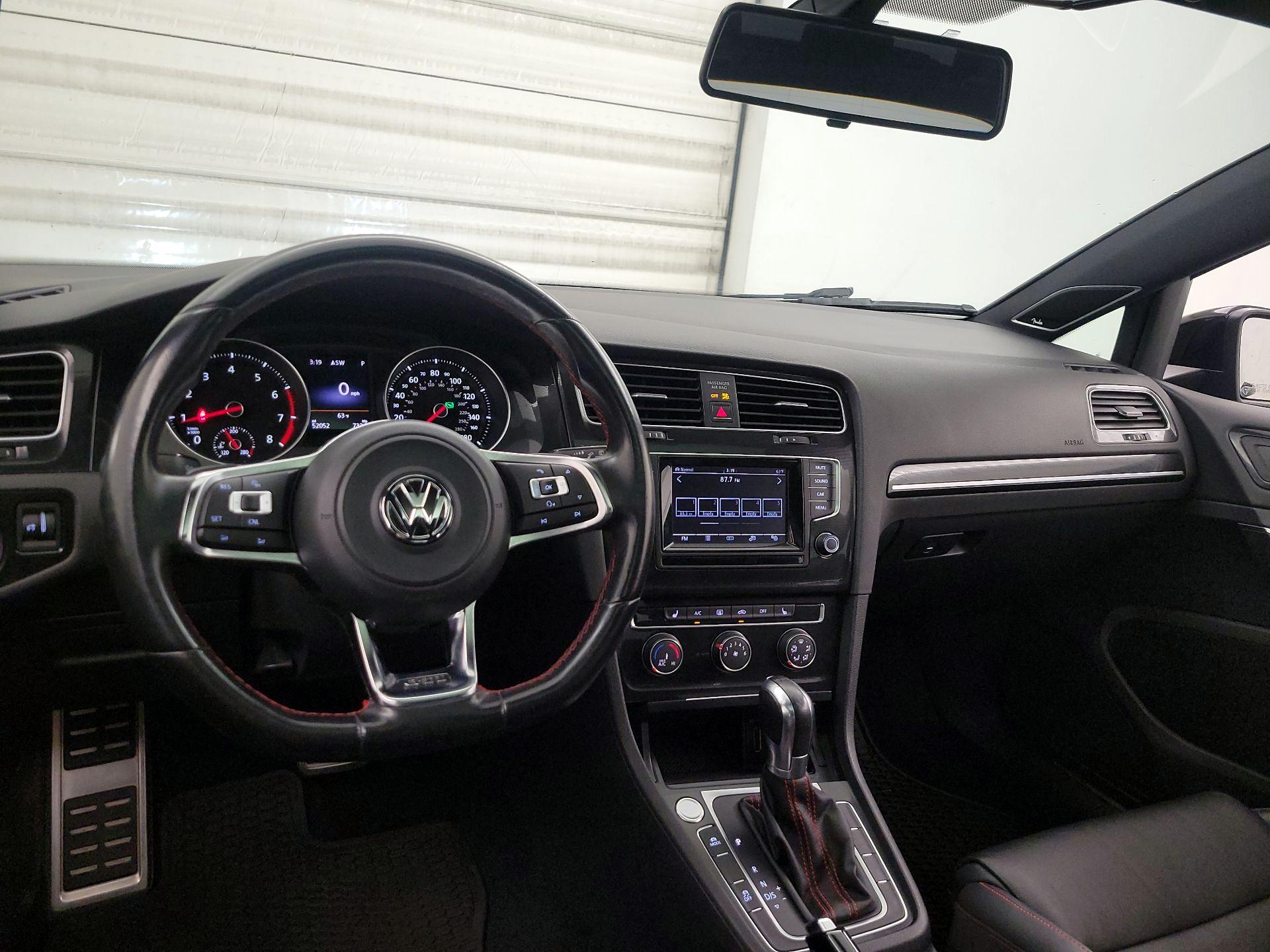 Thumbnail: 2015 Volkswagen Golf - 9