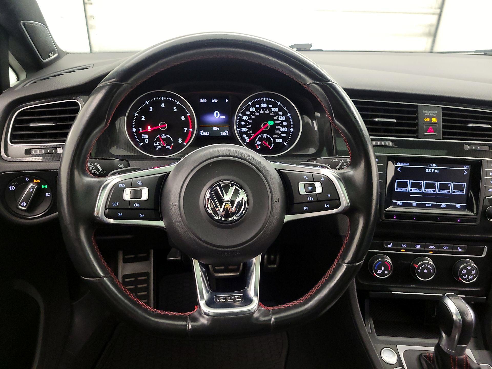 Thumbnail: 2015 Volkswagen Golf - 10