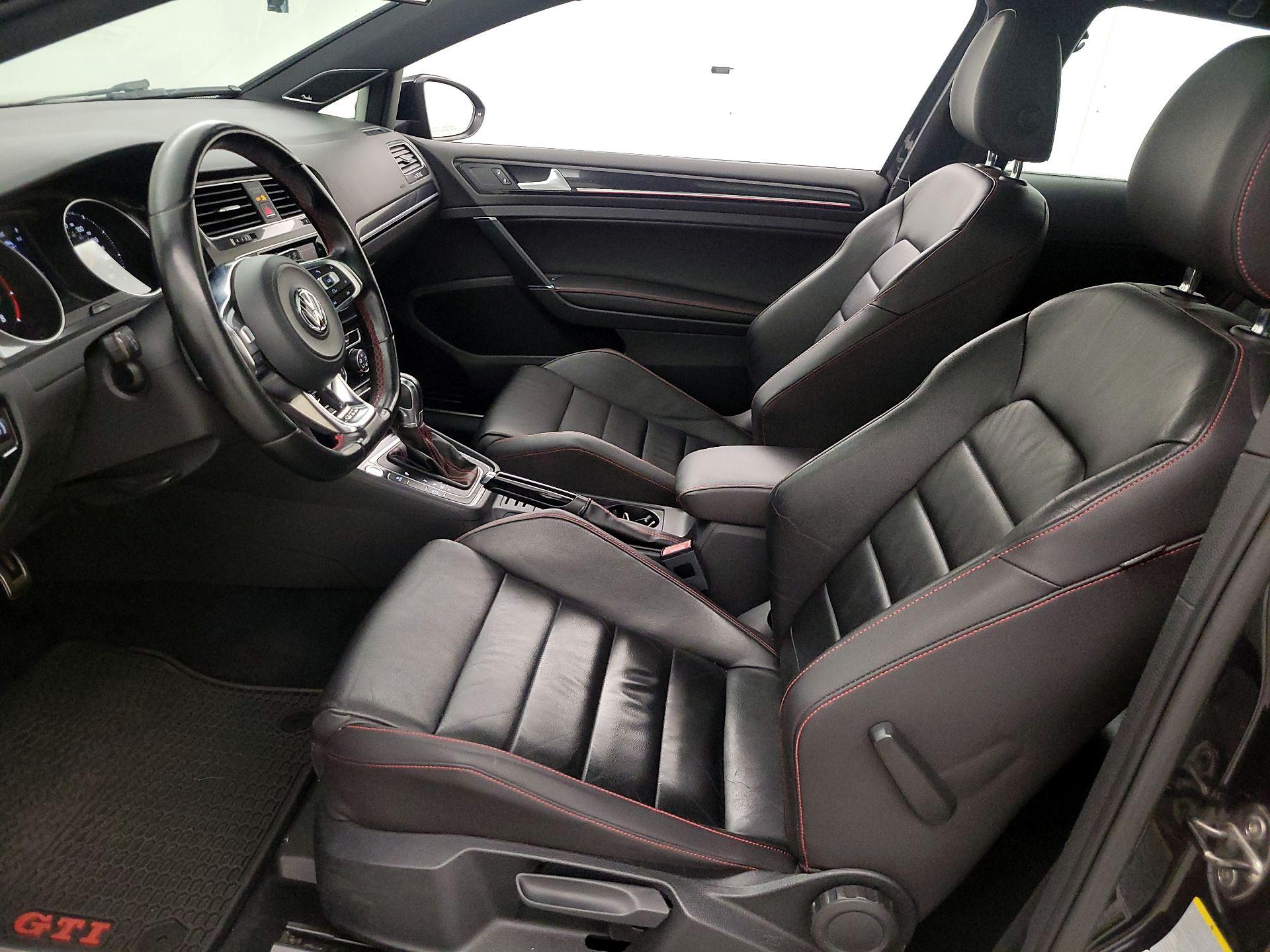 Thumbnail: 2015 Volkswagen Golf - 11