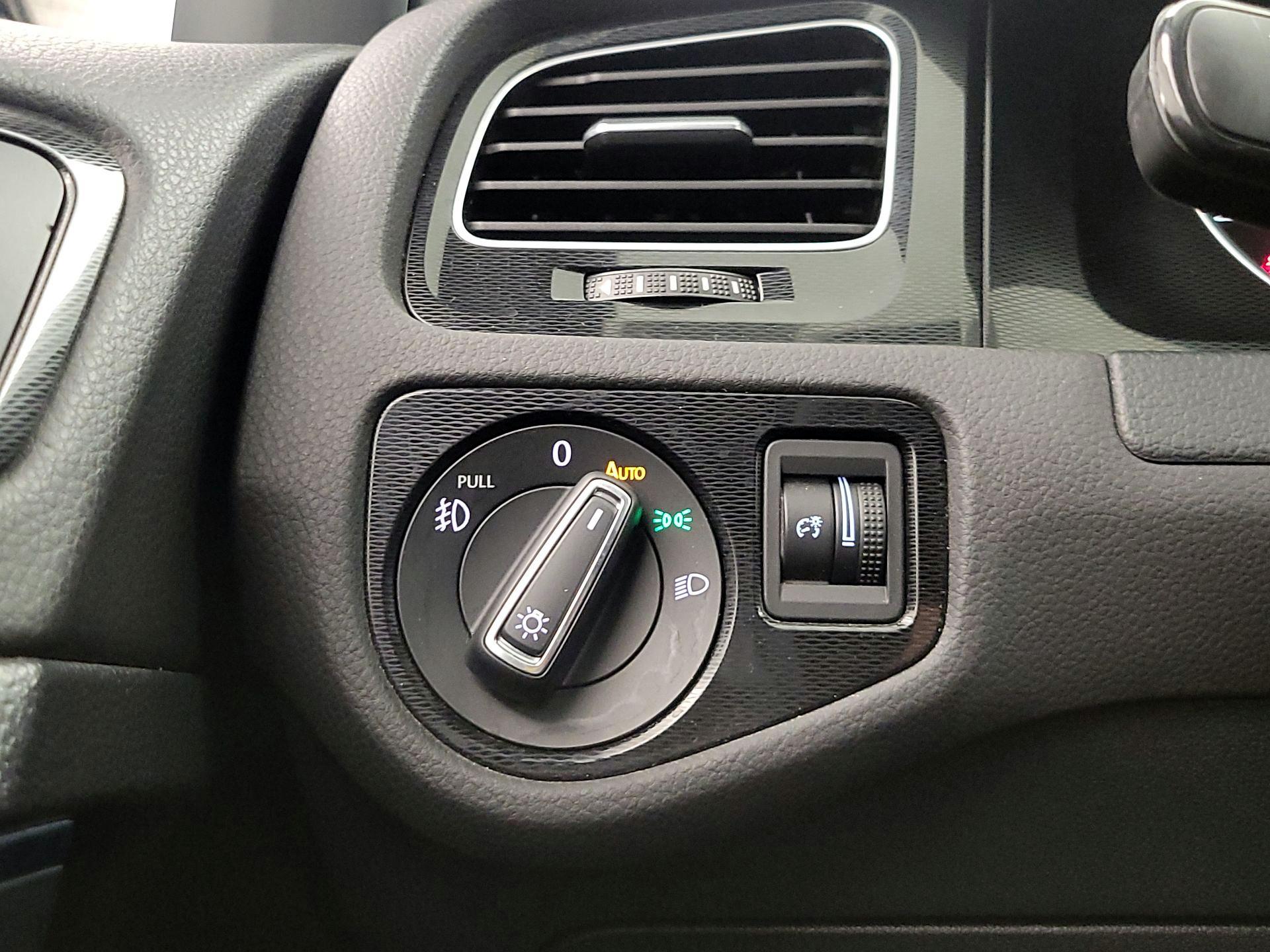 Thumbnail: 2015 Volkswagen Golf - 13