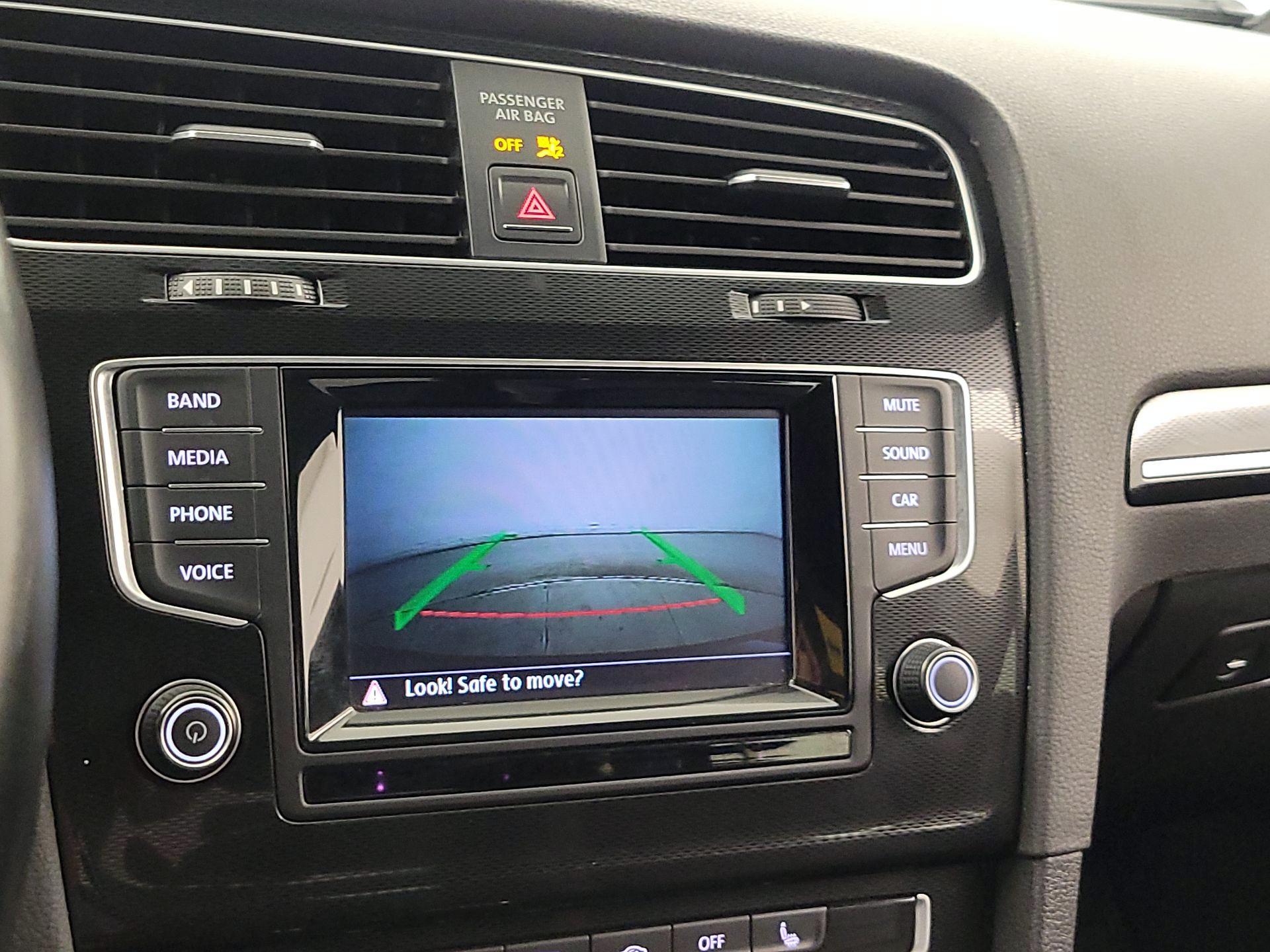 Thumbnail: 2015 Volkswagen Golf - 14