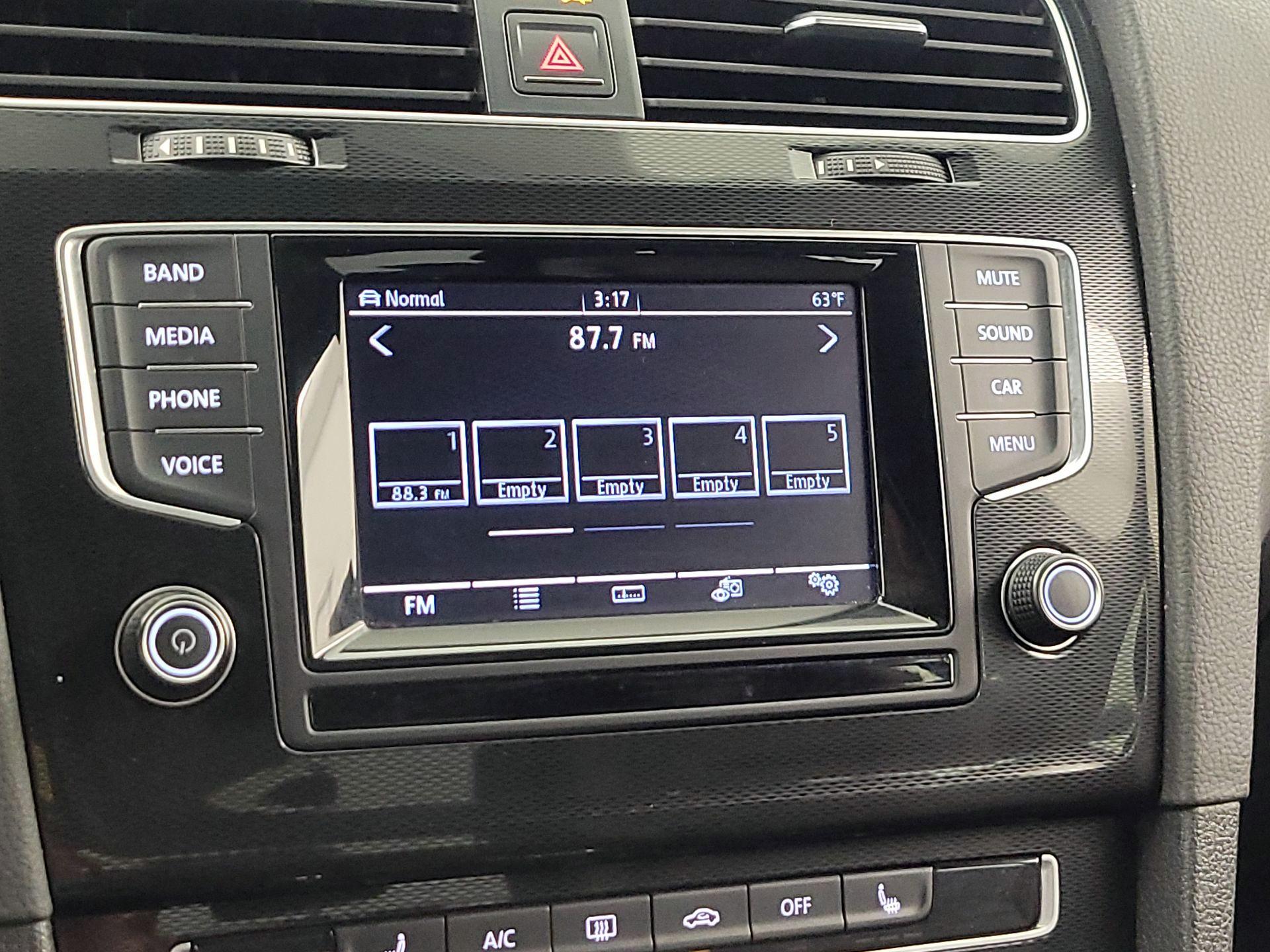 Thumbnail: 2015 Volkswagen Golf - 15