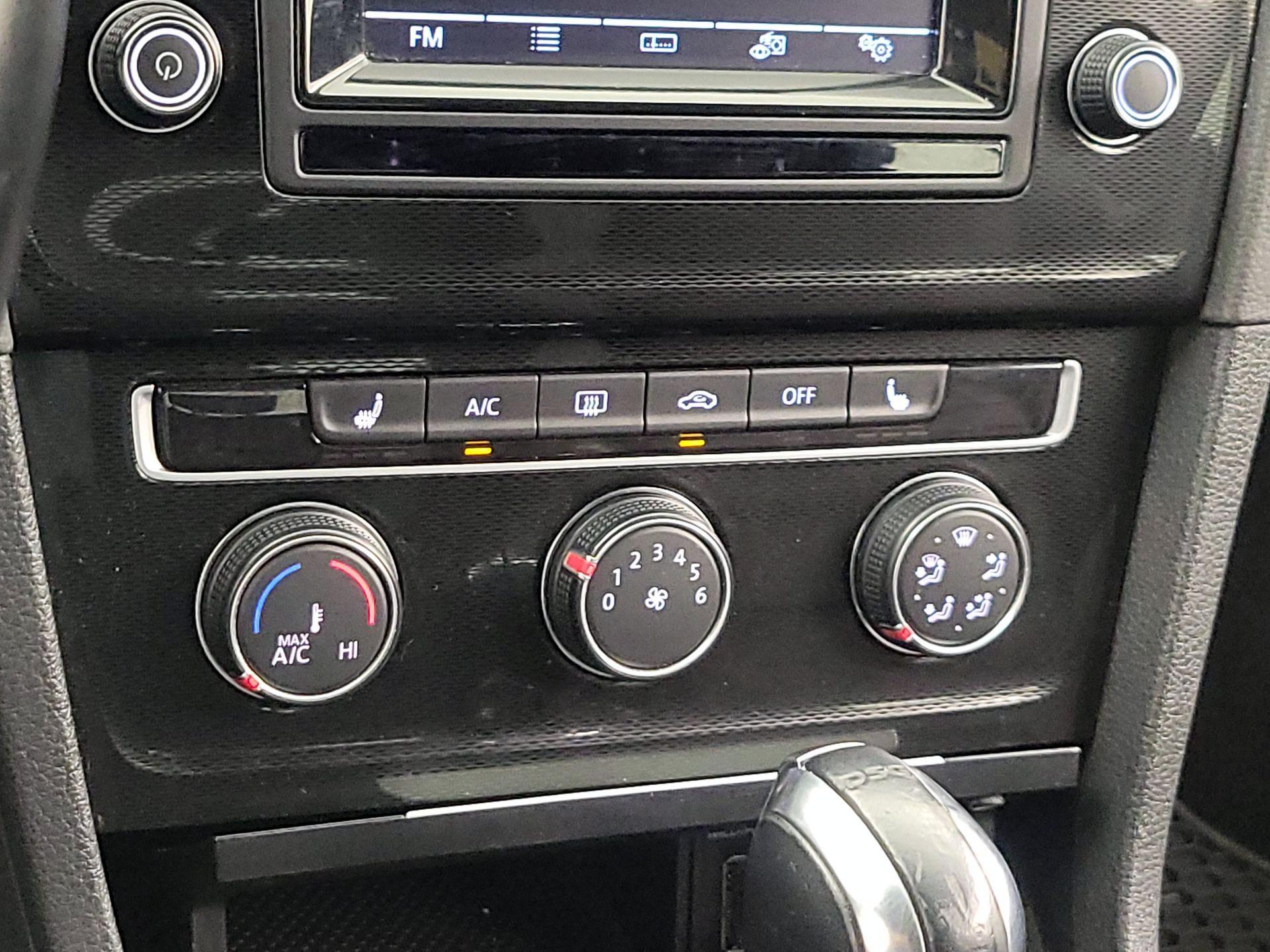 Thumbnail: 2015 Volkswagen Golf - 16