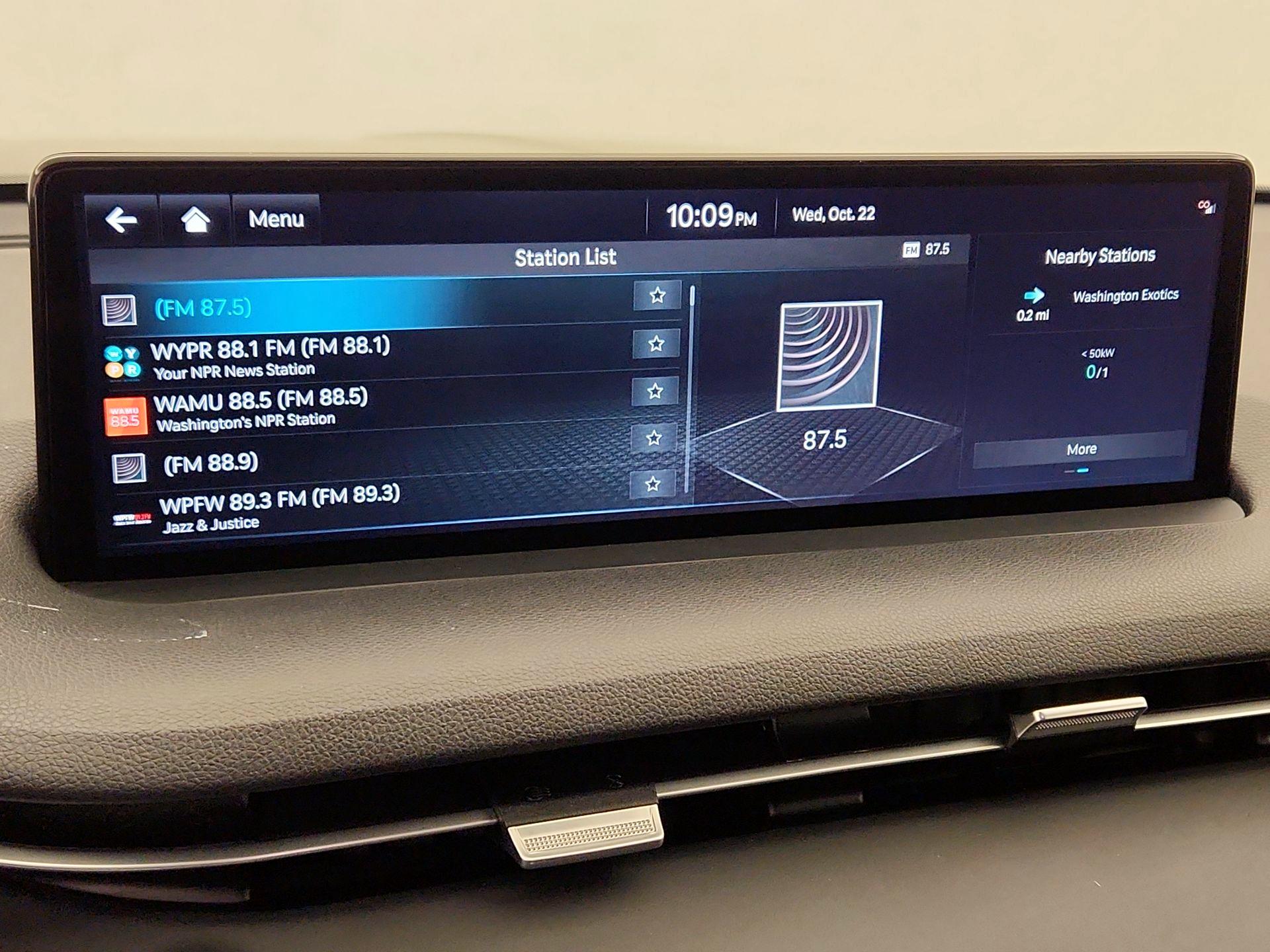 Thumbnail: 2023 Genesis GV70 - 15