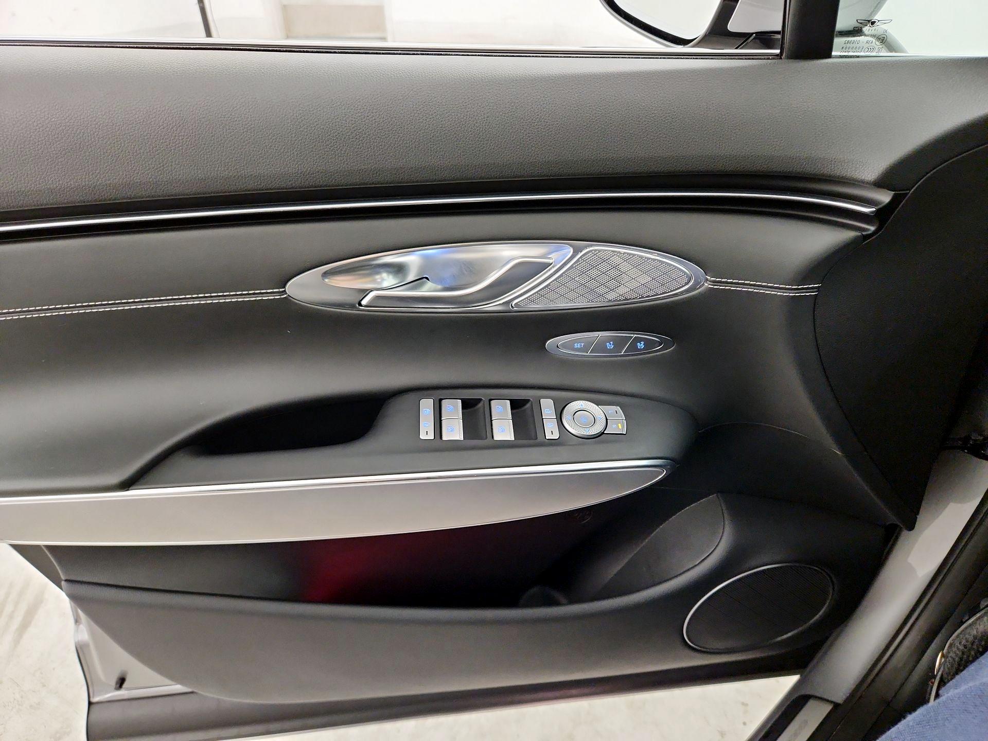 Thumbnail: 2023 Genesis GV70 - 16