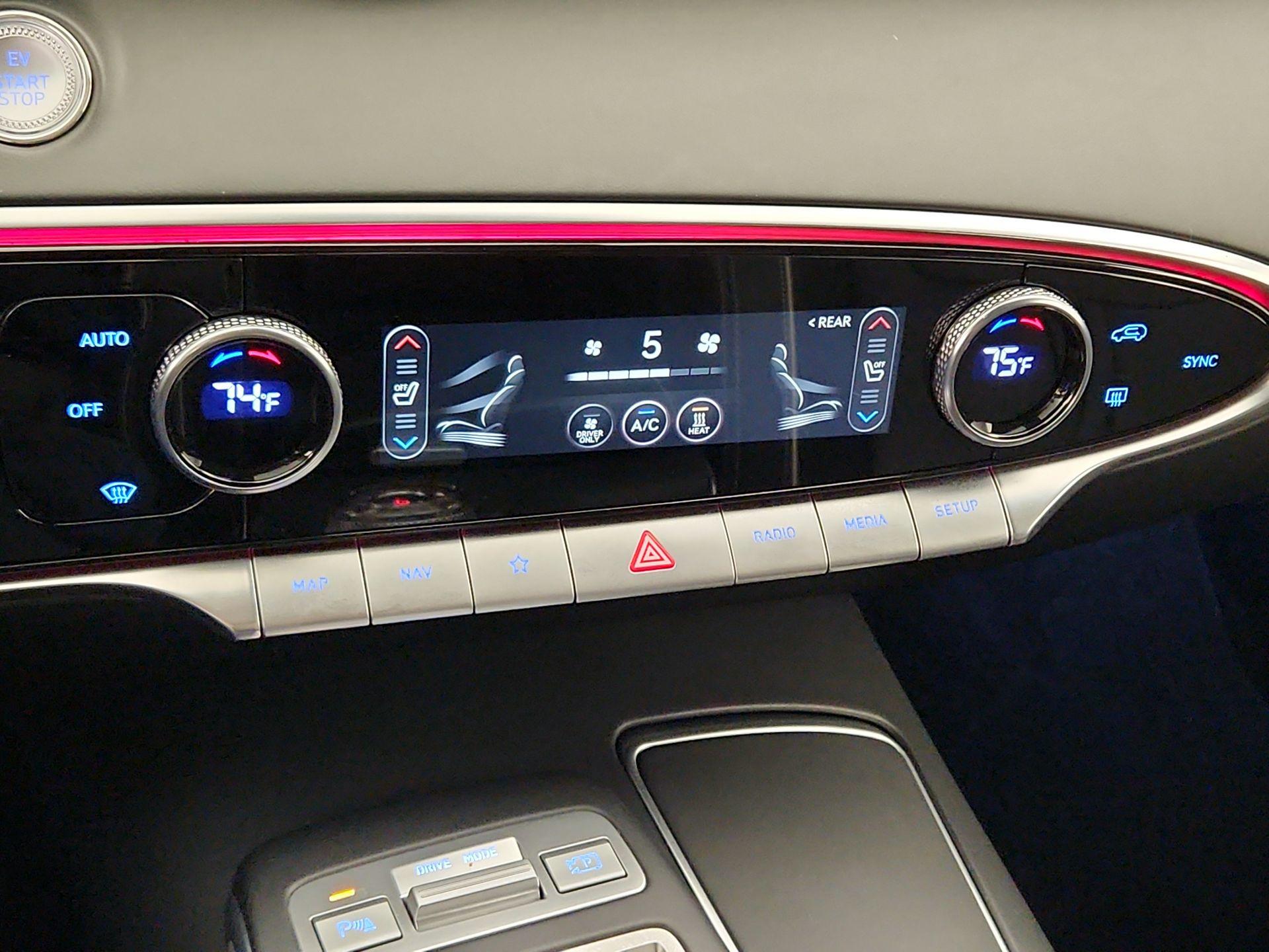 Thumbnail: 2023 Genesis GV70 - 17