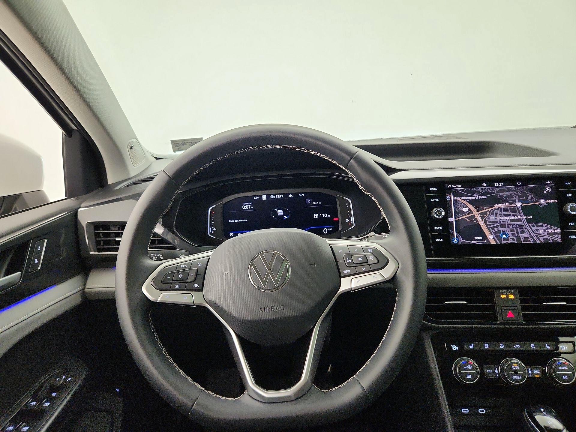 Thumbnail: 2022 Volkswagen Taos - 10