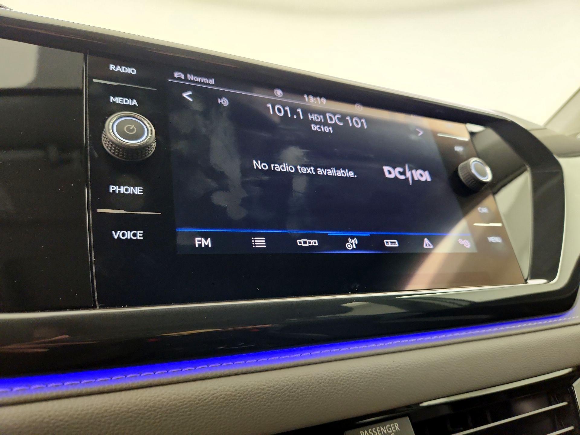 Thumbnail: 2022 Volkswagen Taos - 16