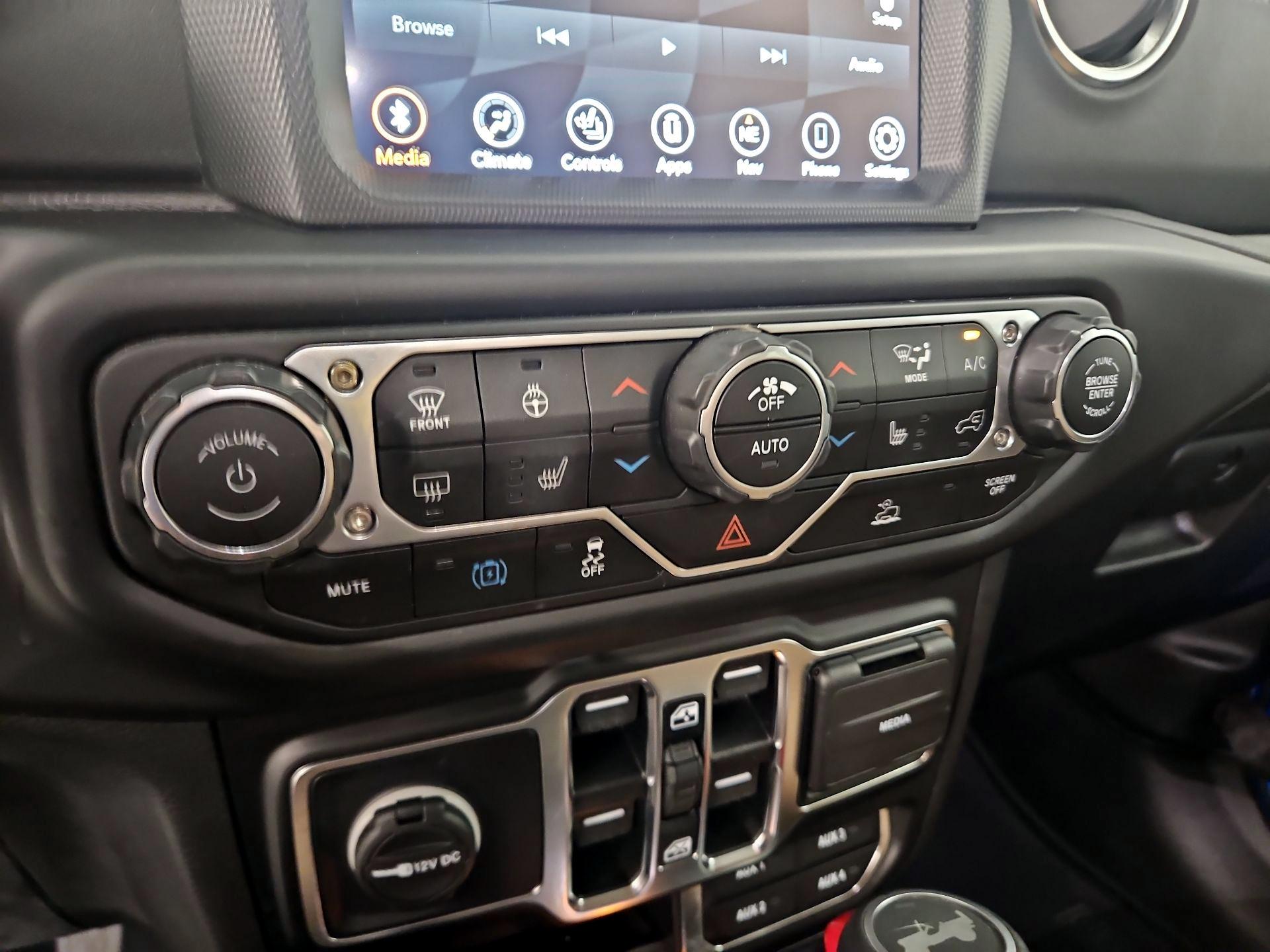 Thumbnail: 2022 Jeep Wrangler - 17