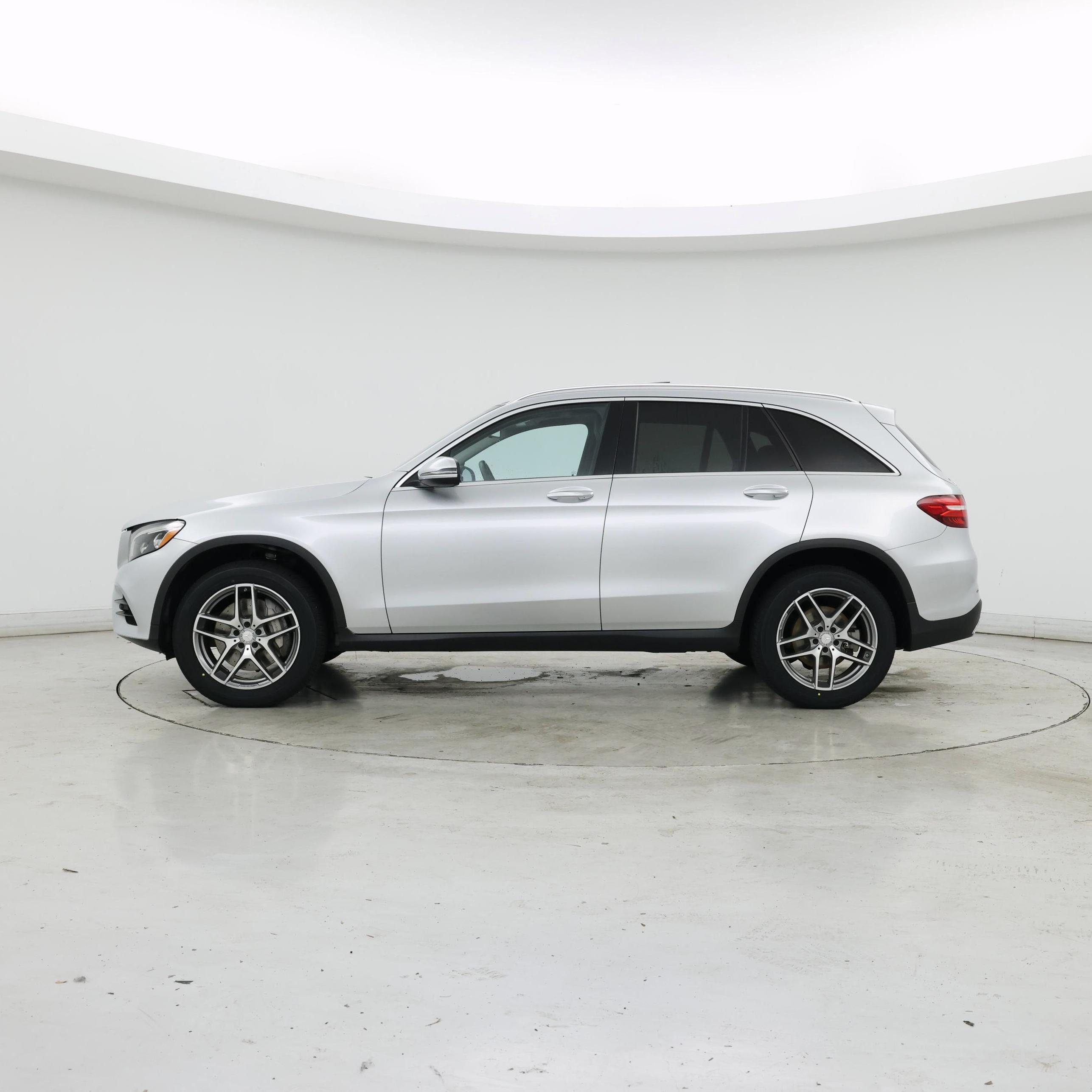 Thumbnail: 2016 Mercedes-Benz GLC - 3