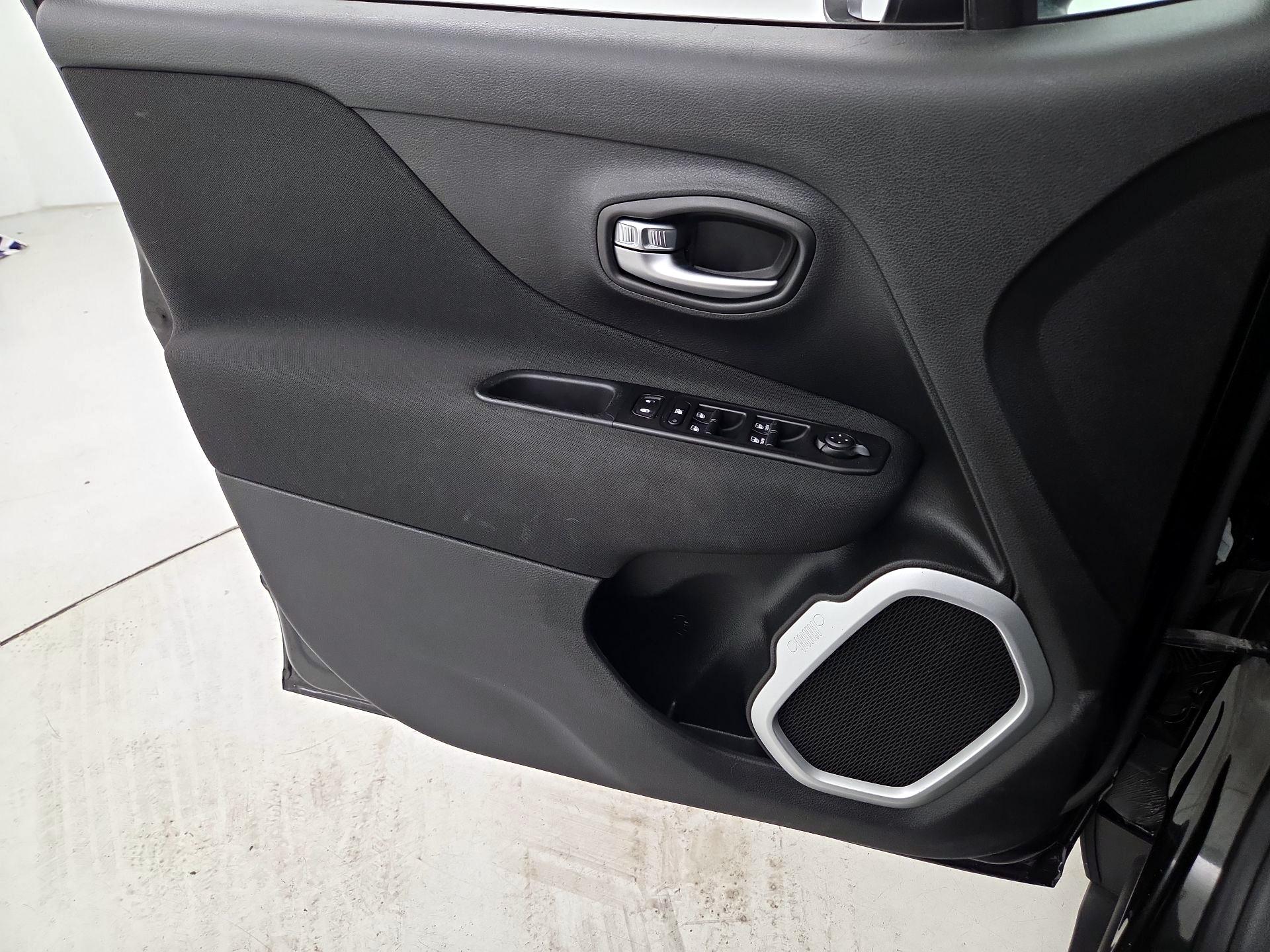 Thumbnail: 2020 Jeep Renegade - 12