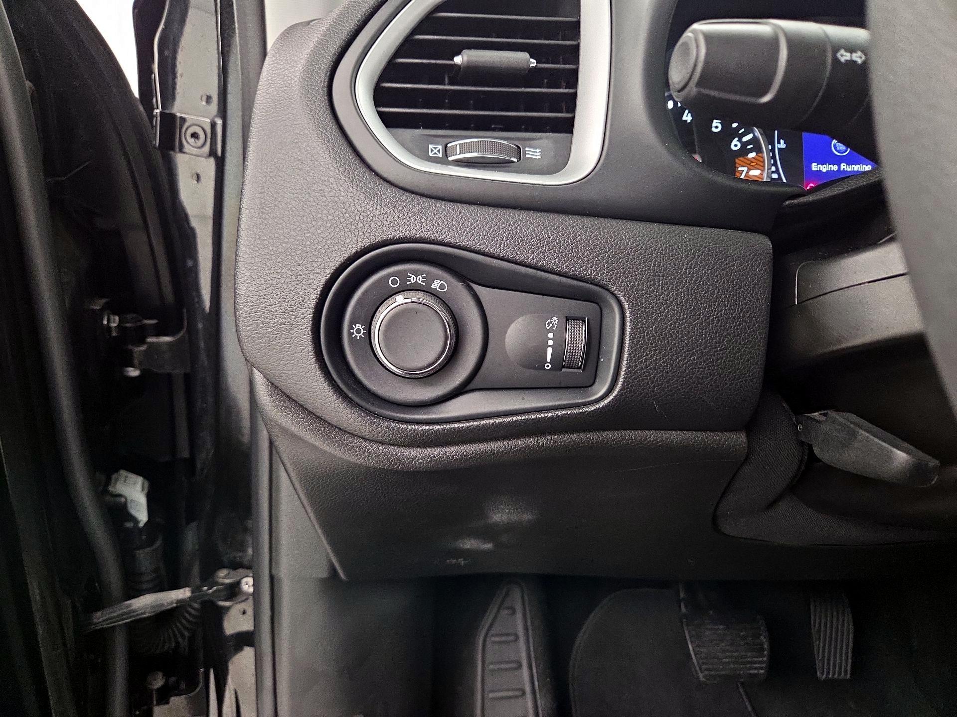 Thumbnail: 2020 Jeep Renegade - 13