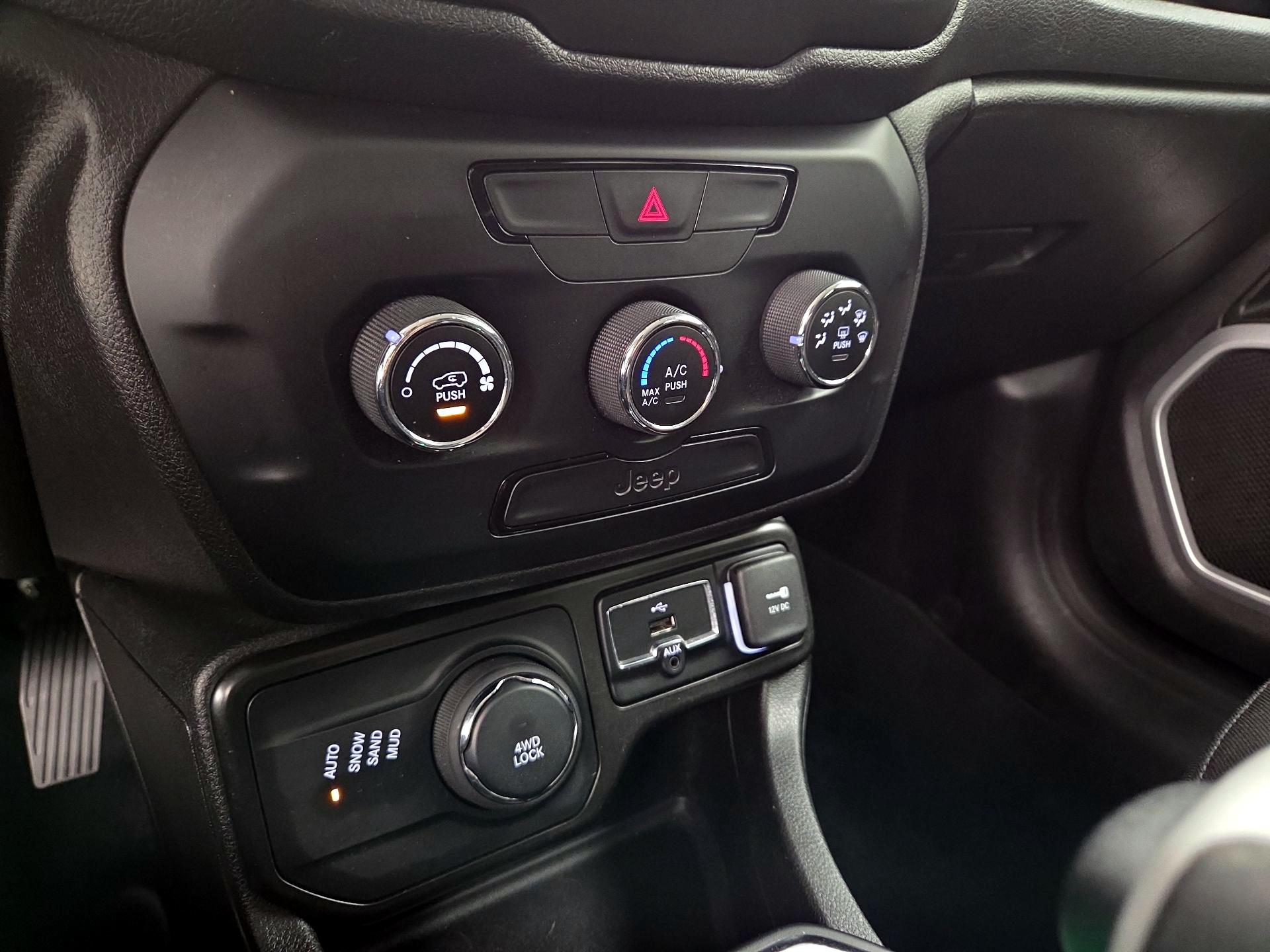 Thumbnail: 2020 Jeep Renegade - 16