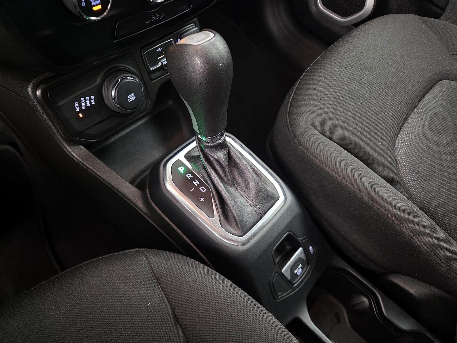 Thumbnail: 2020 Jeep Renegade - 17