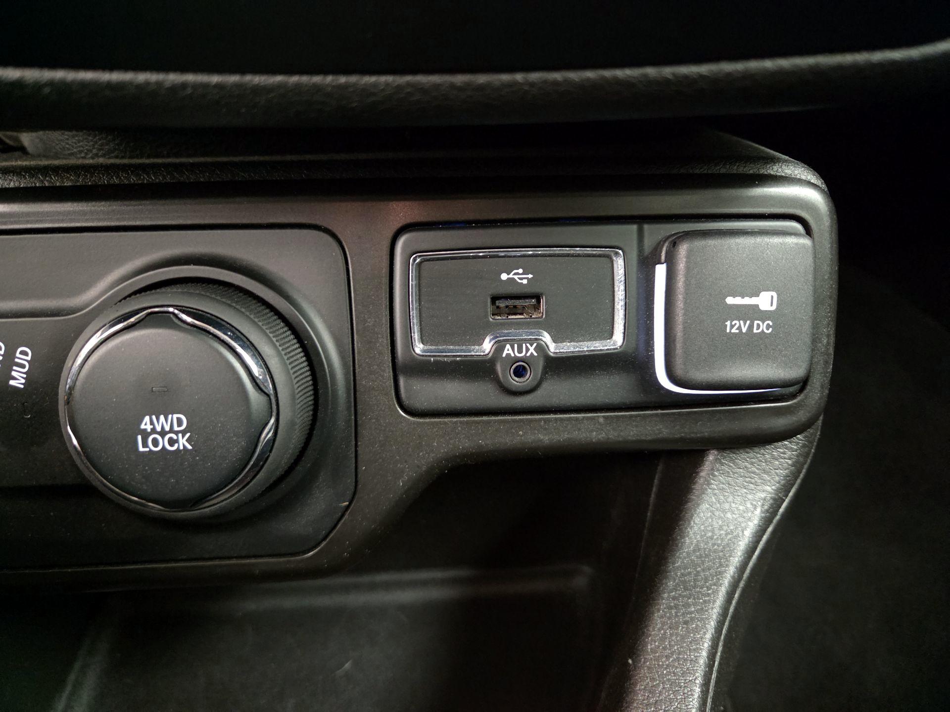 Thumbnail: 2020 Jeep Renegade - 18