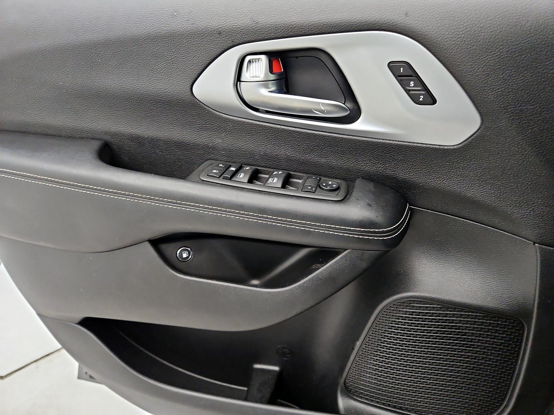 Thumbnail: 2022 Chrysler Pacifica - 12