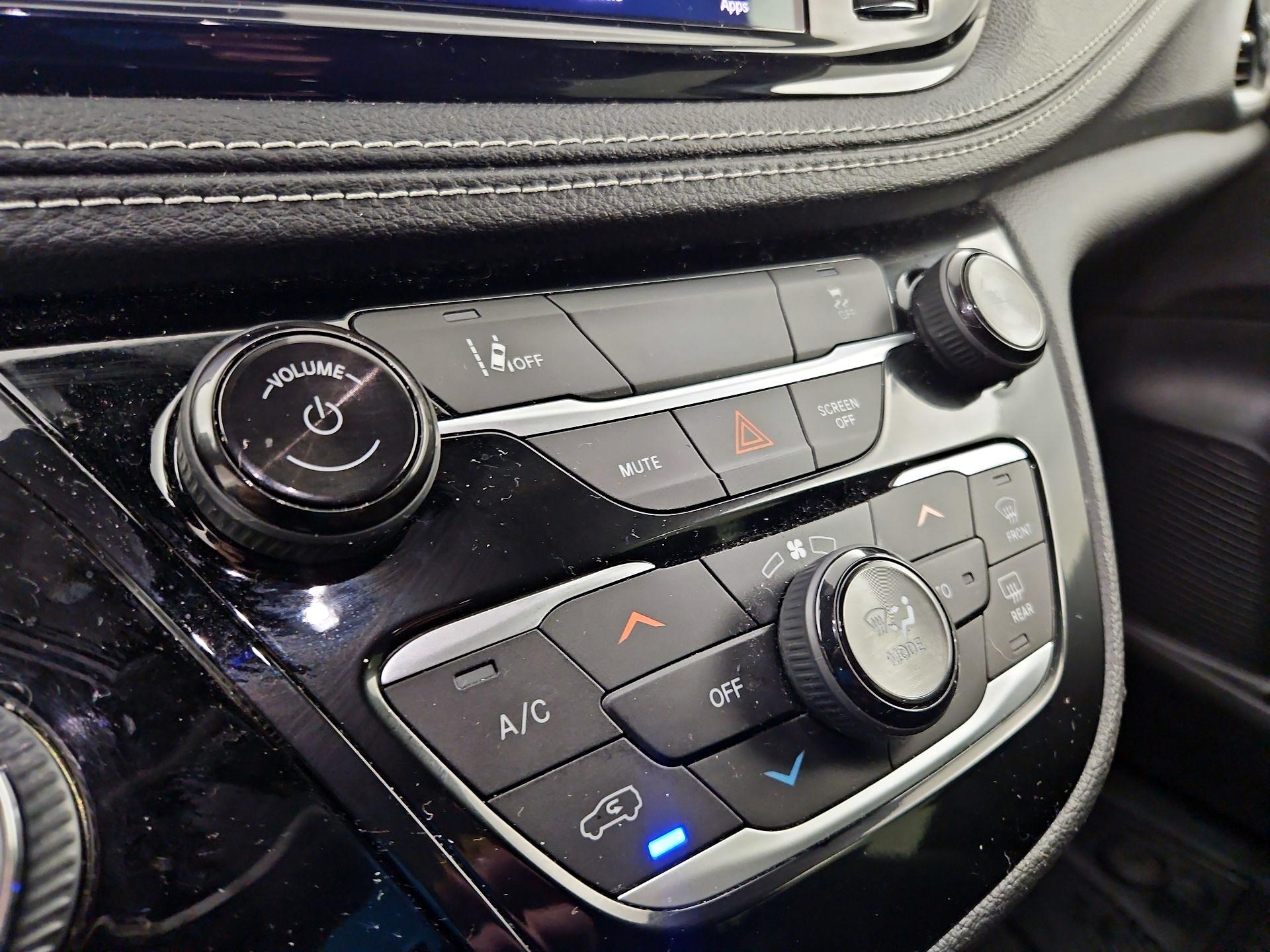 Thumbnail: 2022 Chrysler Pacifica - 16