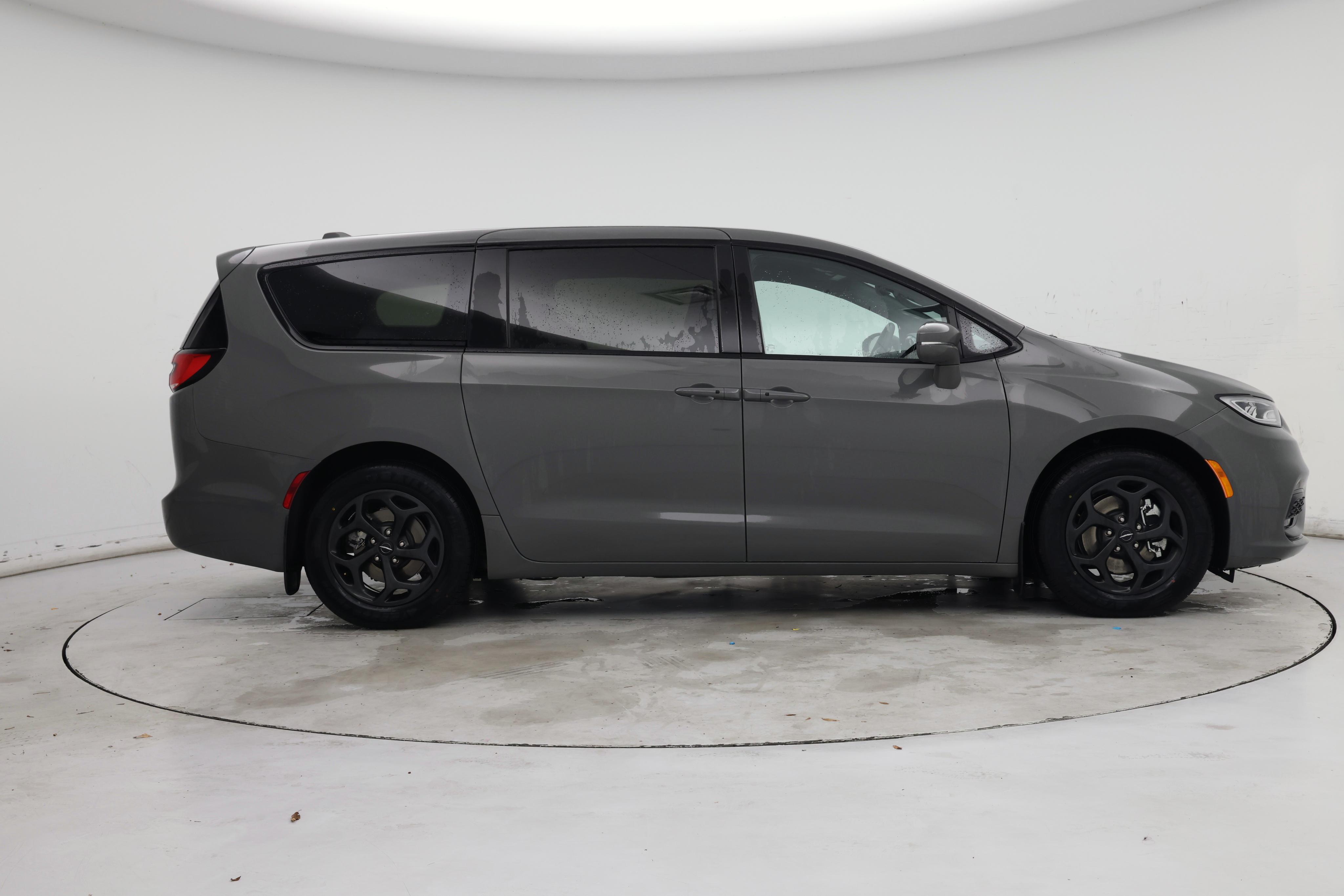 Thumbnail: 2022 Chrysler Pacifica - 7