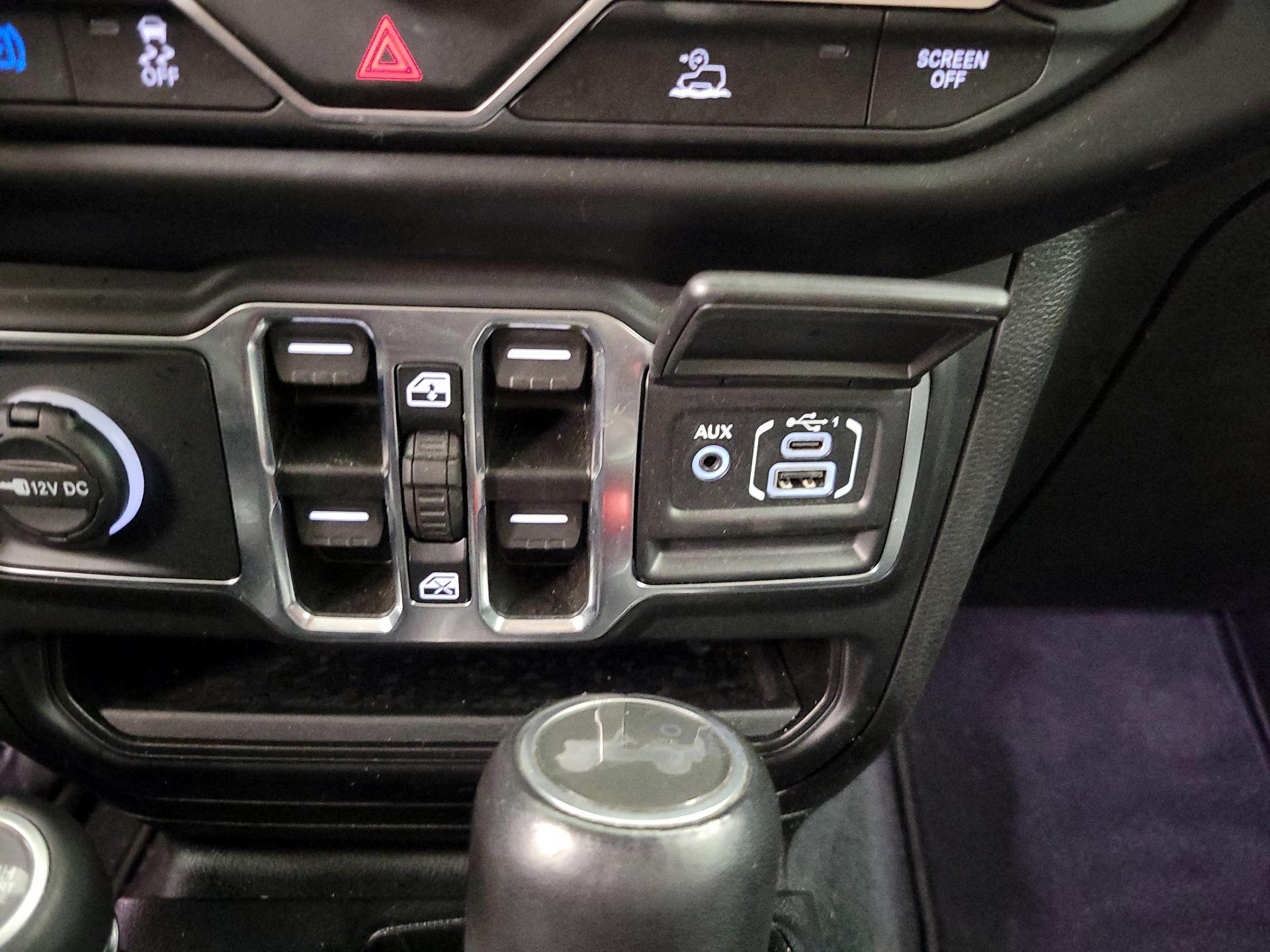 Thumbnail: 2022 Jeep Wrangler - 18