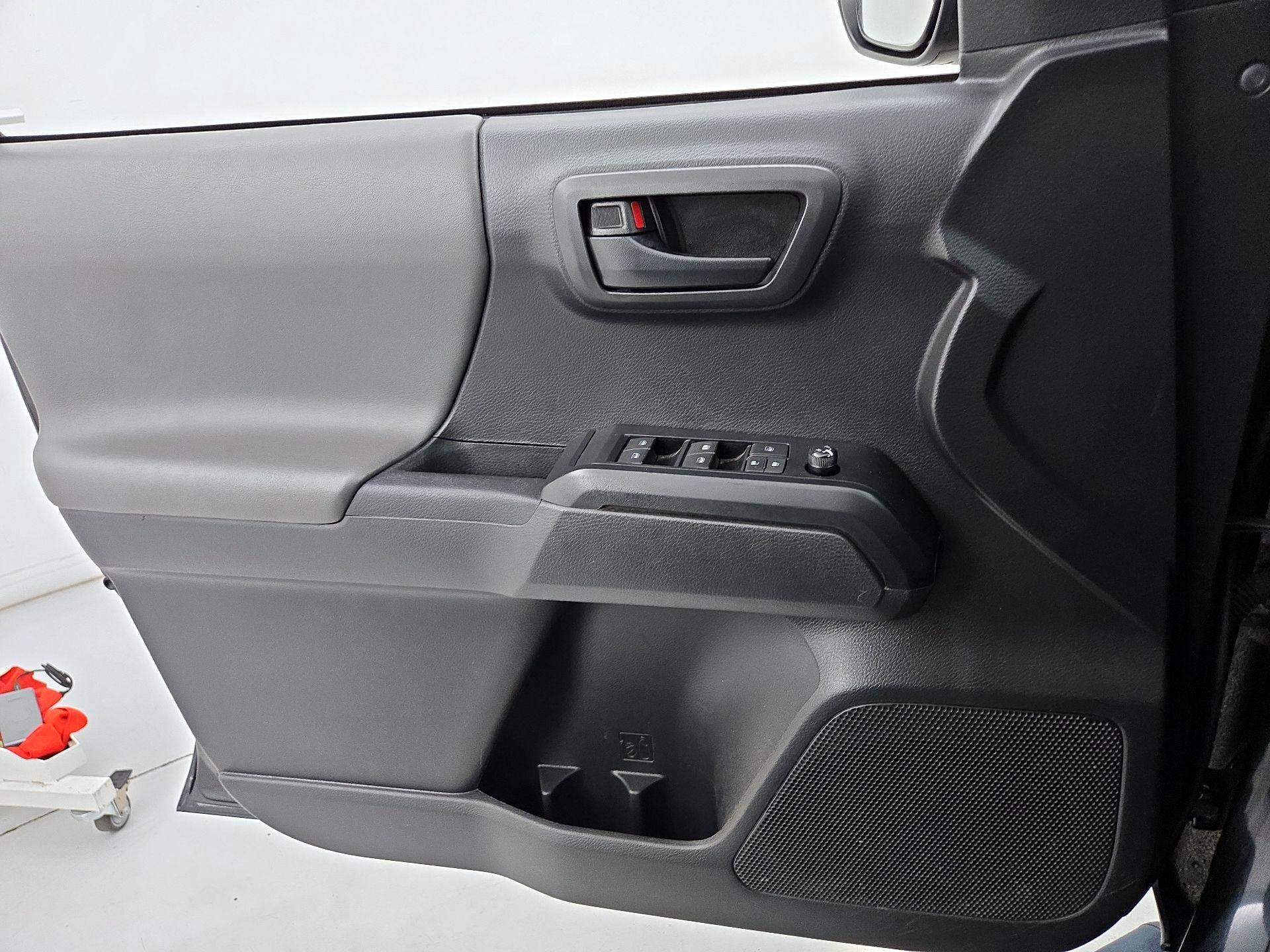 Thumbnail: 2022 Toyota Tacoma - 12