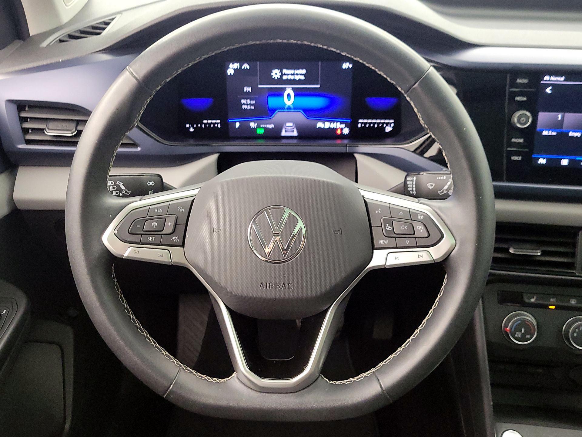 Thumbnail: 2022 Volkswagen Taos - 10