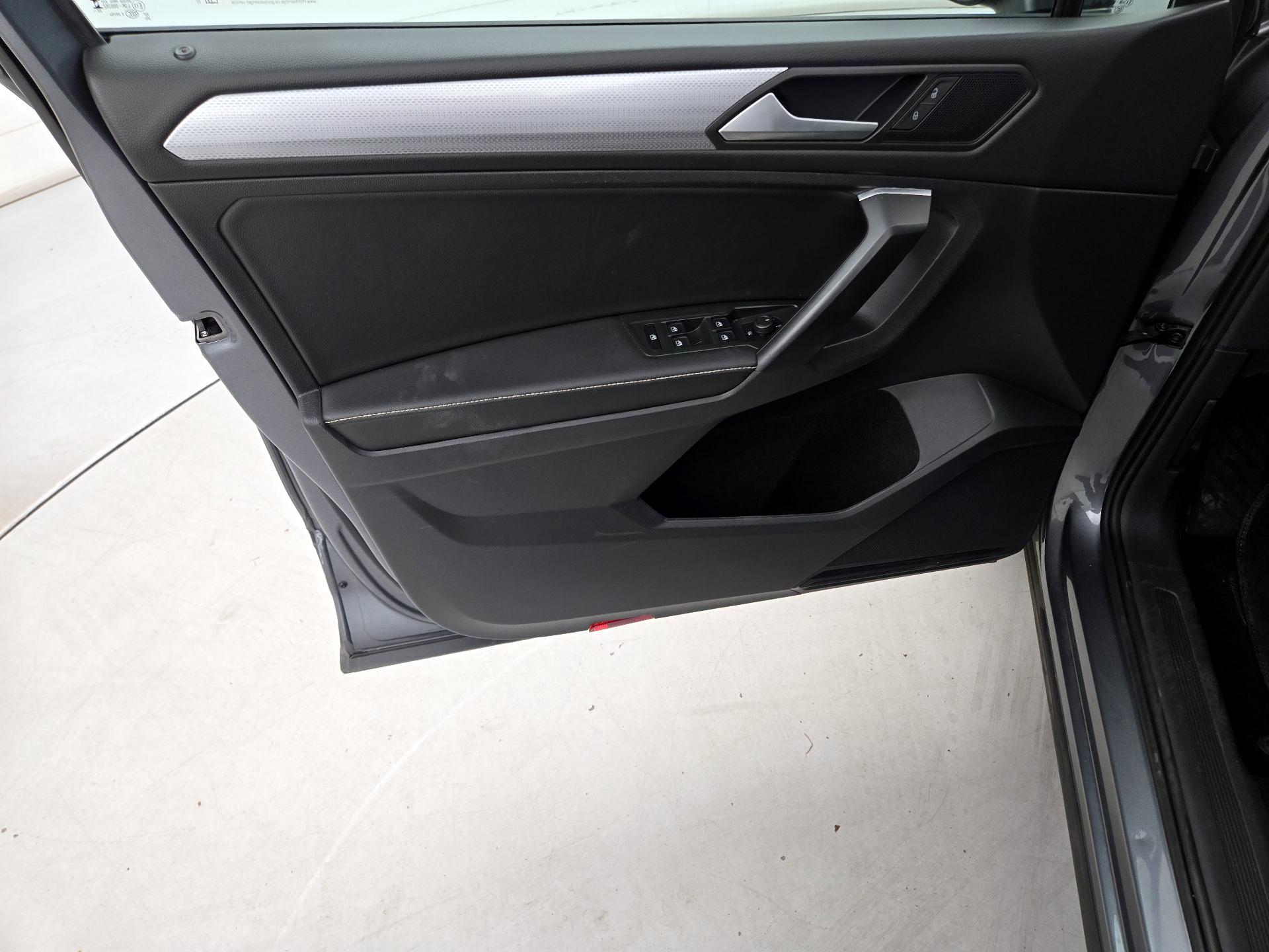 Thumbnail: 2023 Volkswagen Tiguan - 12