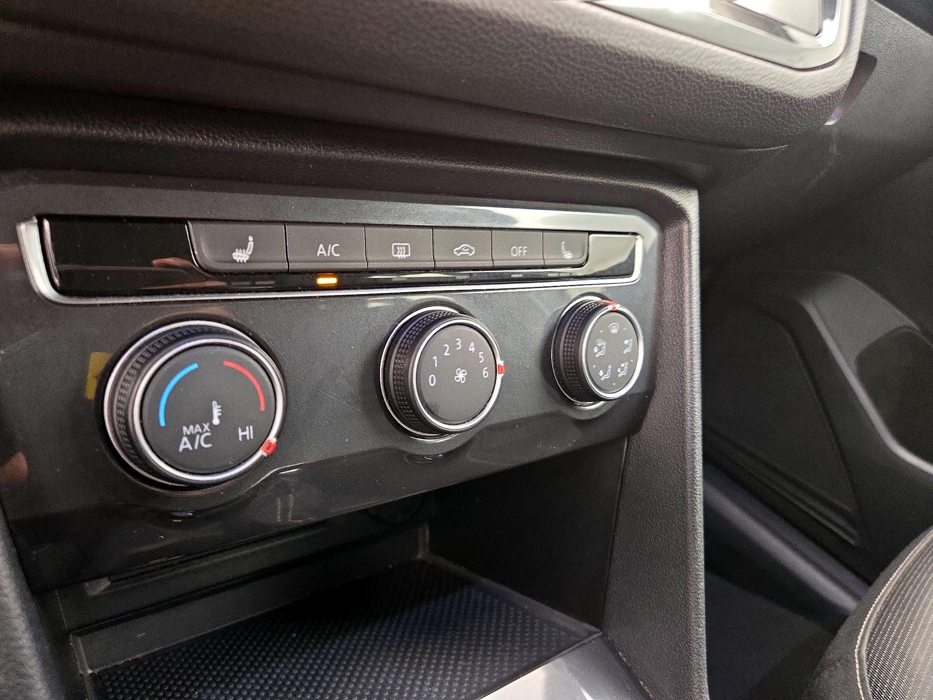 Thumbnail: 2023 Volkswagen Tiguan - 16